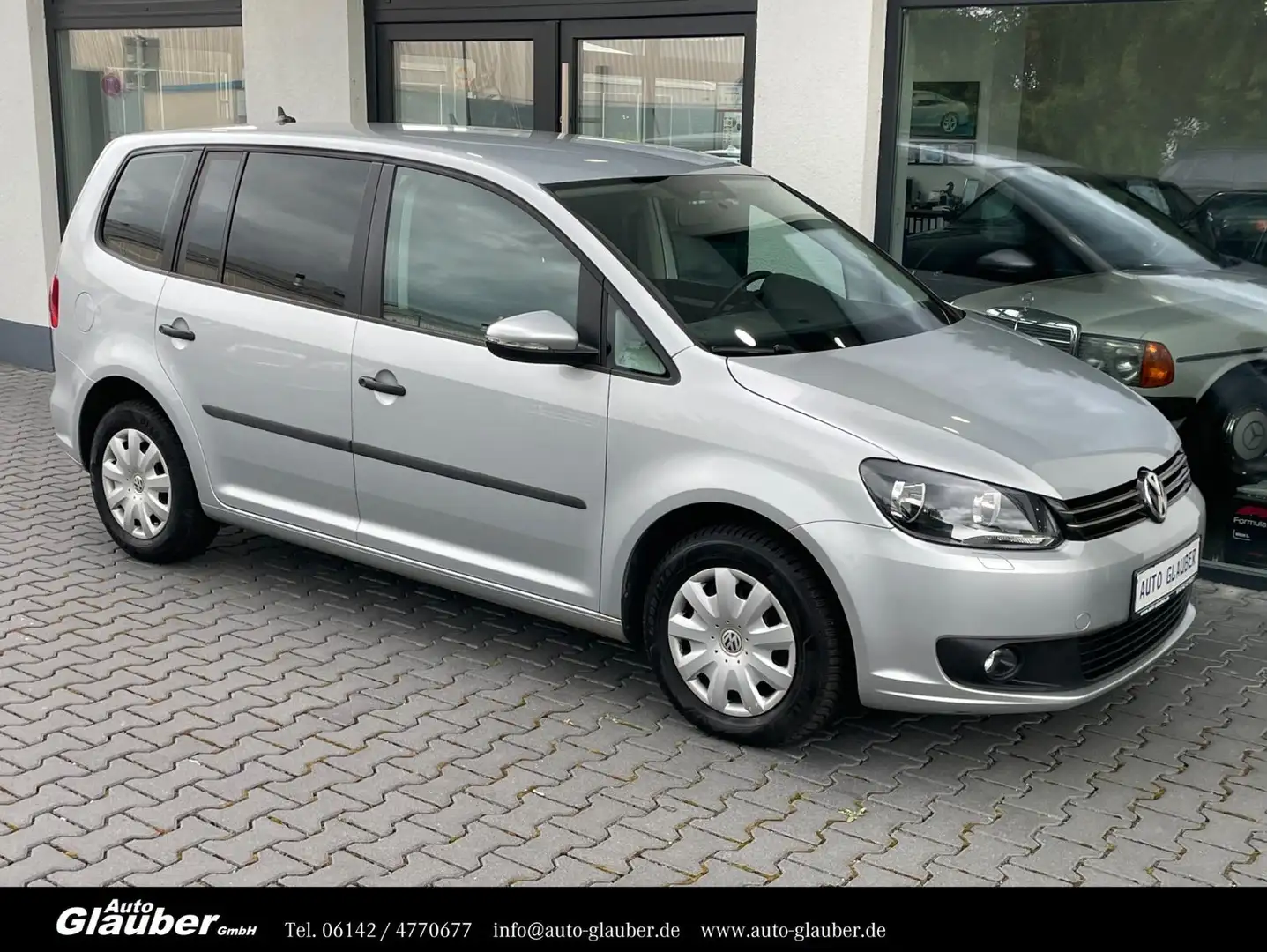 Volkswagen Touran 1.6 TDI DSG/Klima/Sitzheizung/PDC/1.Hand Plateado - 1