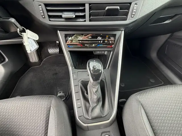 Volkswagen Polo view 9