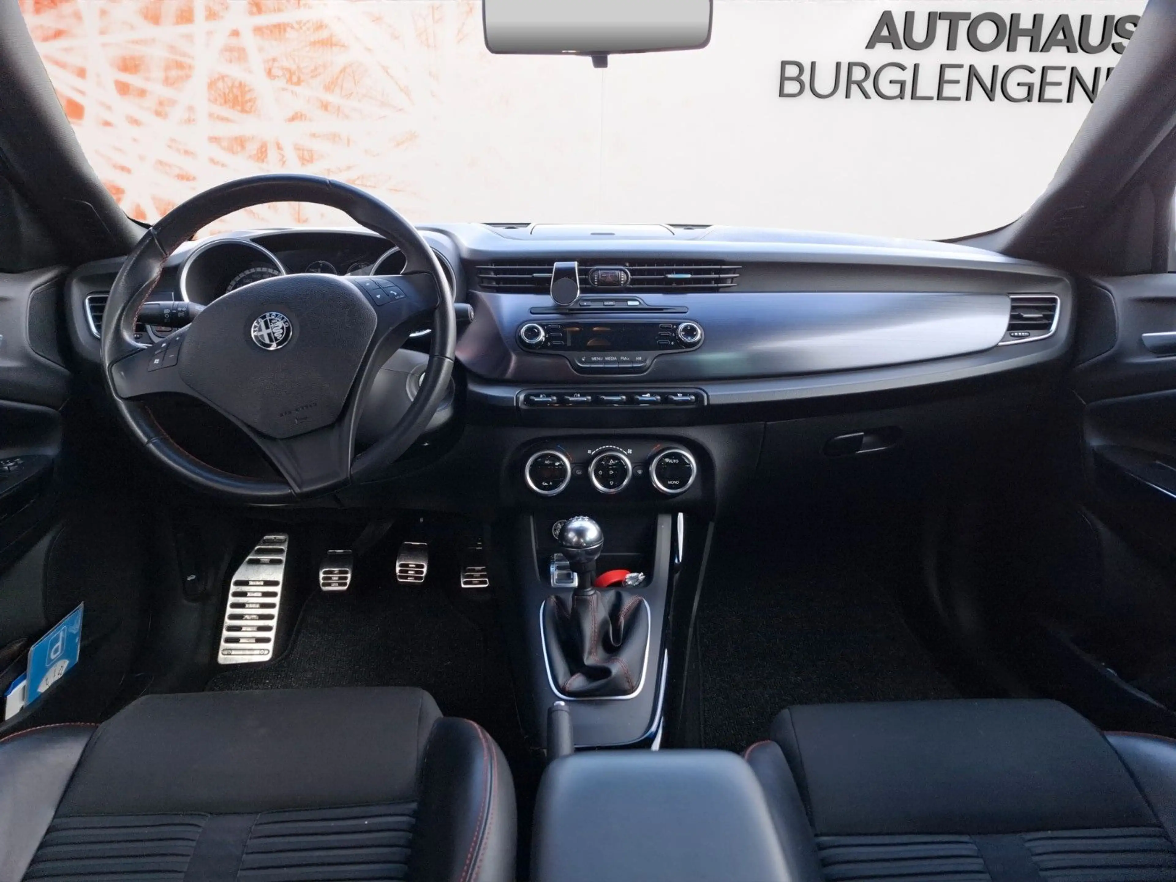 Alfa Romeo Giulietta Quadrifoglio Verde — photo 11