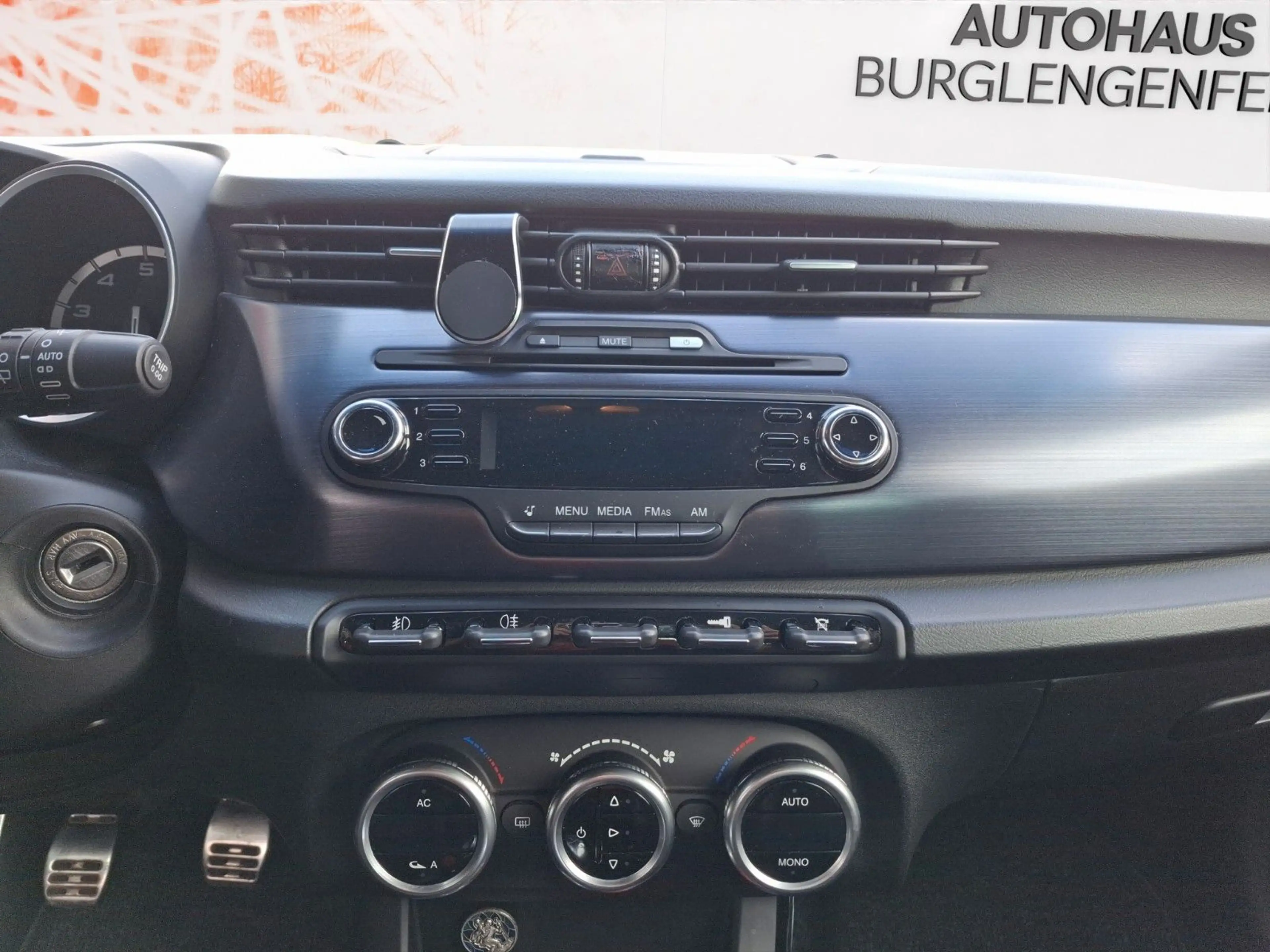 Alfa Romeo Giulietta Quadrifoglio Verde — photo 14