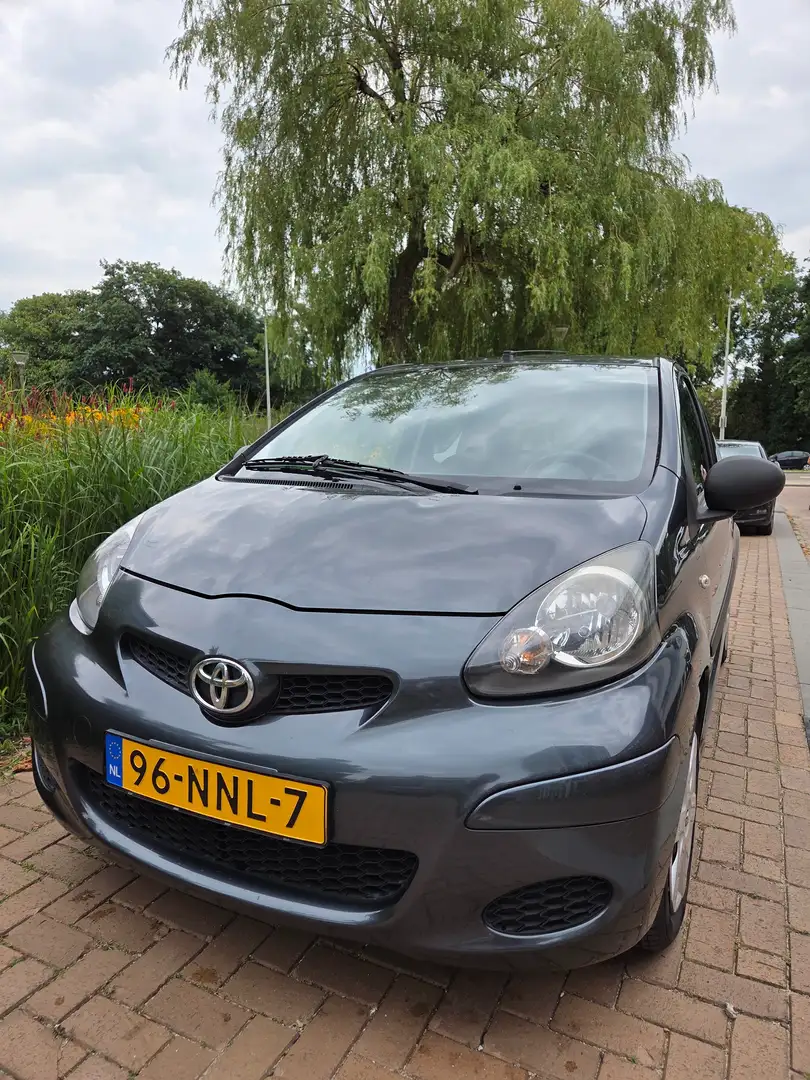 Toyota Aygo Aygo 1.0-12V Access Grijs - 2