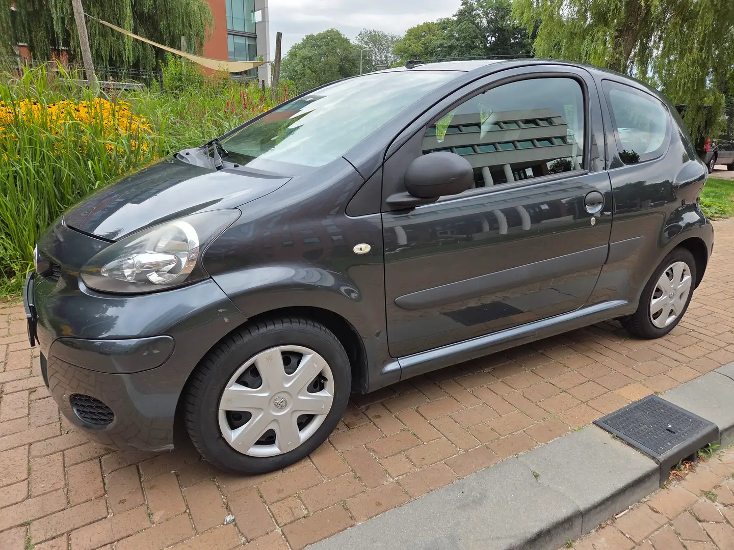 Toyota Aygo Aygo 1.0-12V Access Grijs - 1