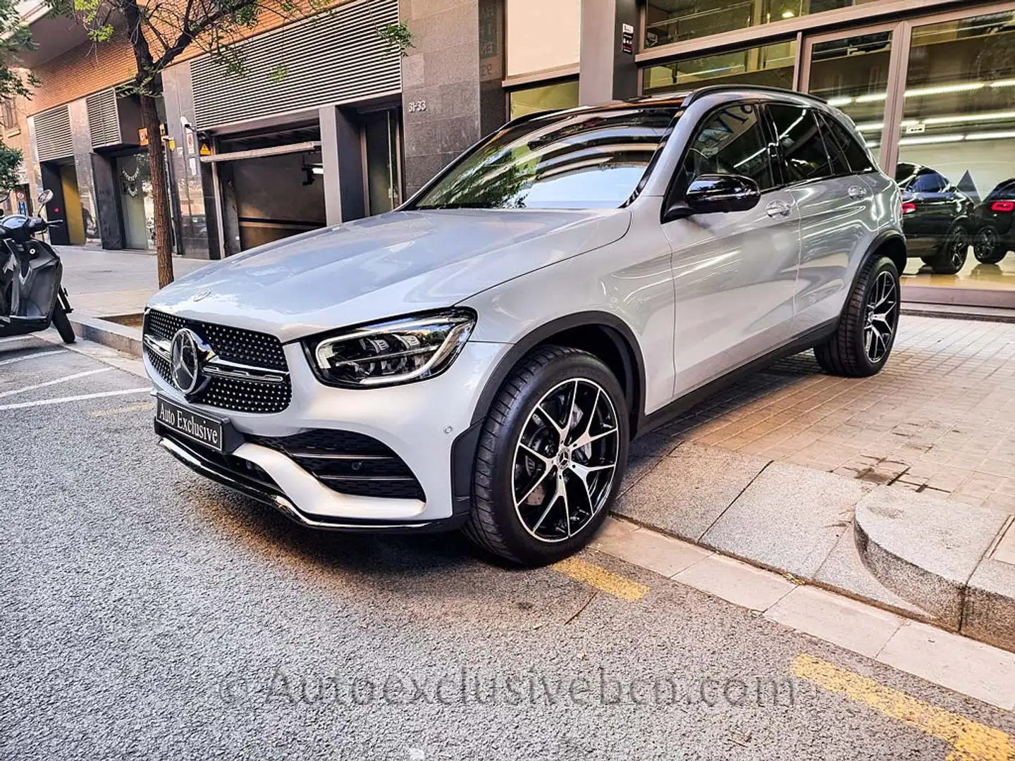 Mercedes-Benz GLC 300 300e 4Matic 9G-Tronic Plateado - 1