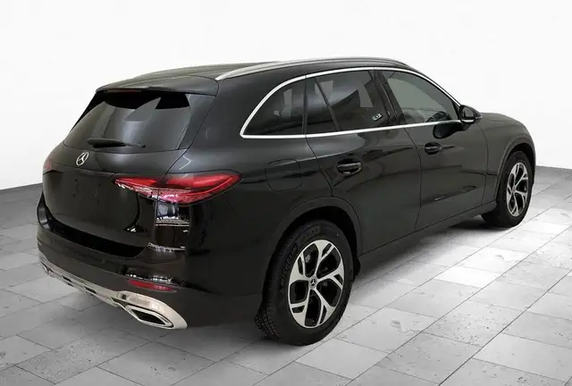 Mercedes-Benz GLC view 3