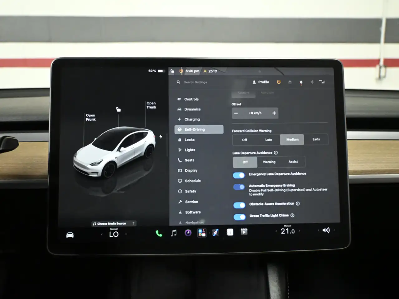 Tesla Model Y photo Tesla Model Y