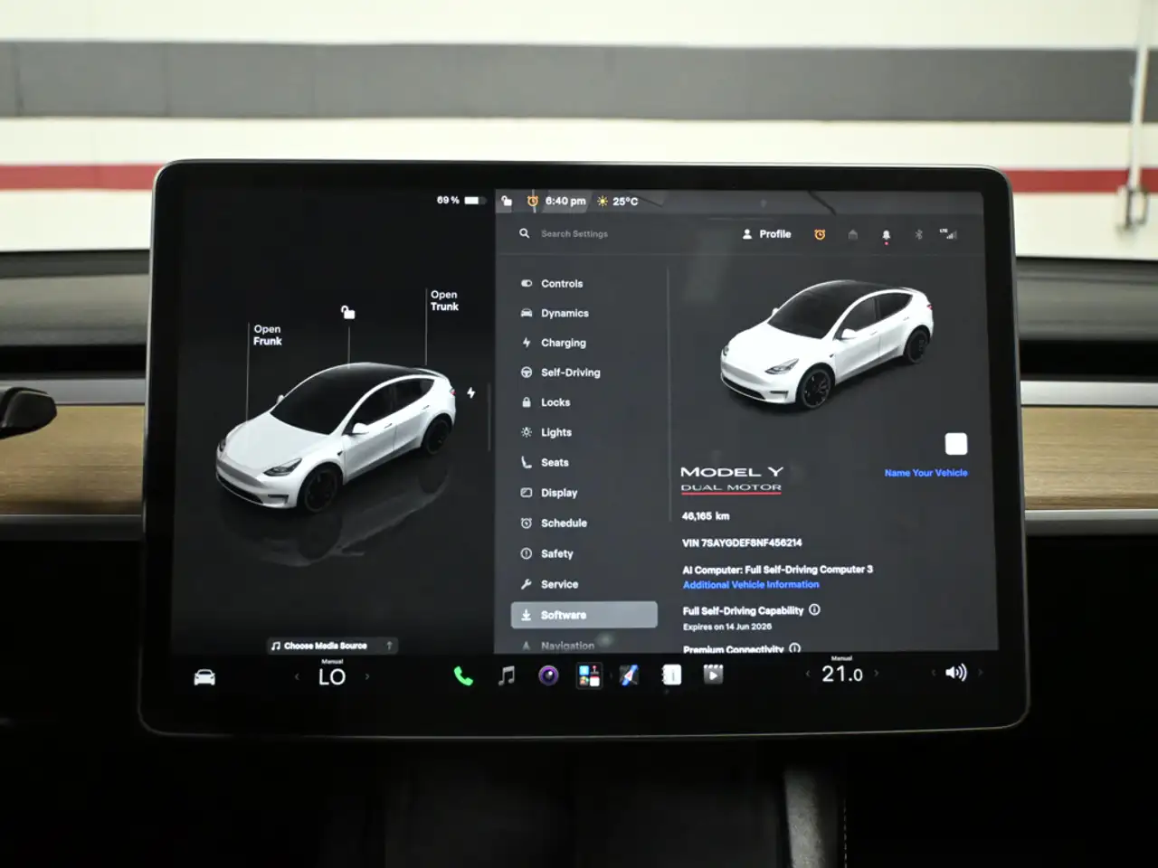 Tesla Model Y photo Tesla Model Y