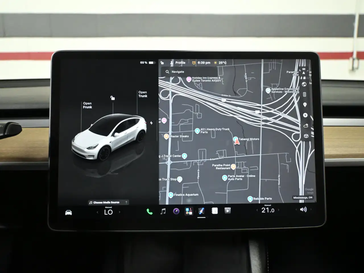 Tesla Model Y photo Tesla Model Y