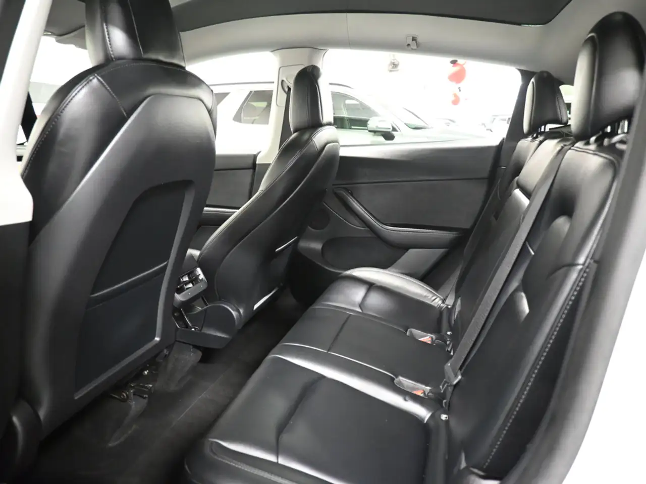 Tesla Model Y photo Tesla Model Y