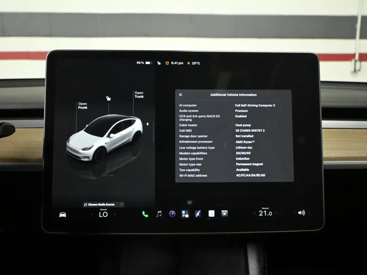 Tesla Model Y photo Tesla Model Y