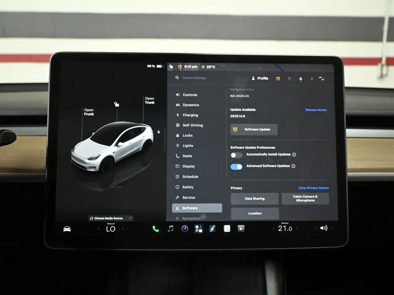 Tesla Model Y photo Tesla Model Y