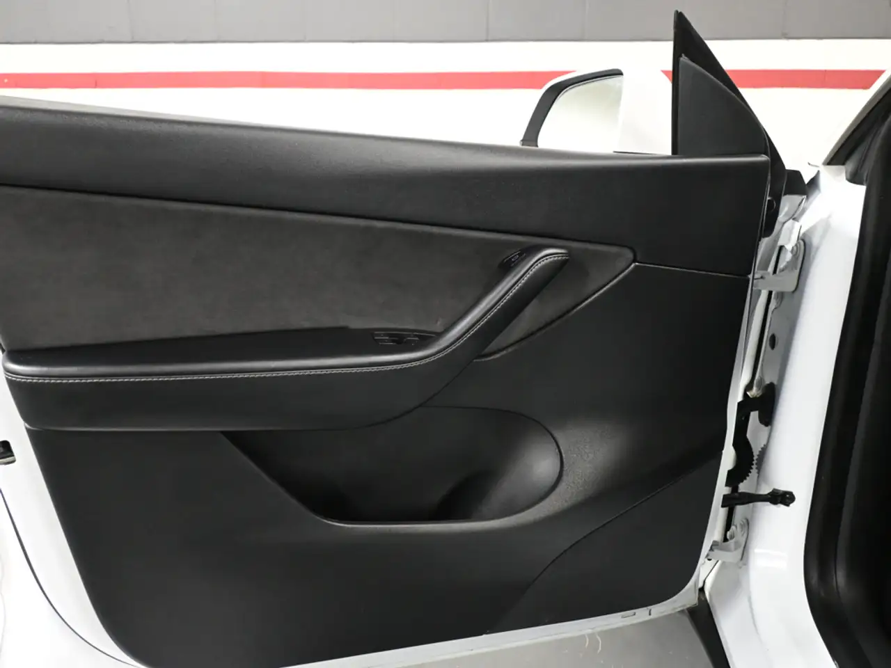 Tesla Model Y photo Tesla Model Y
