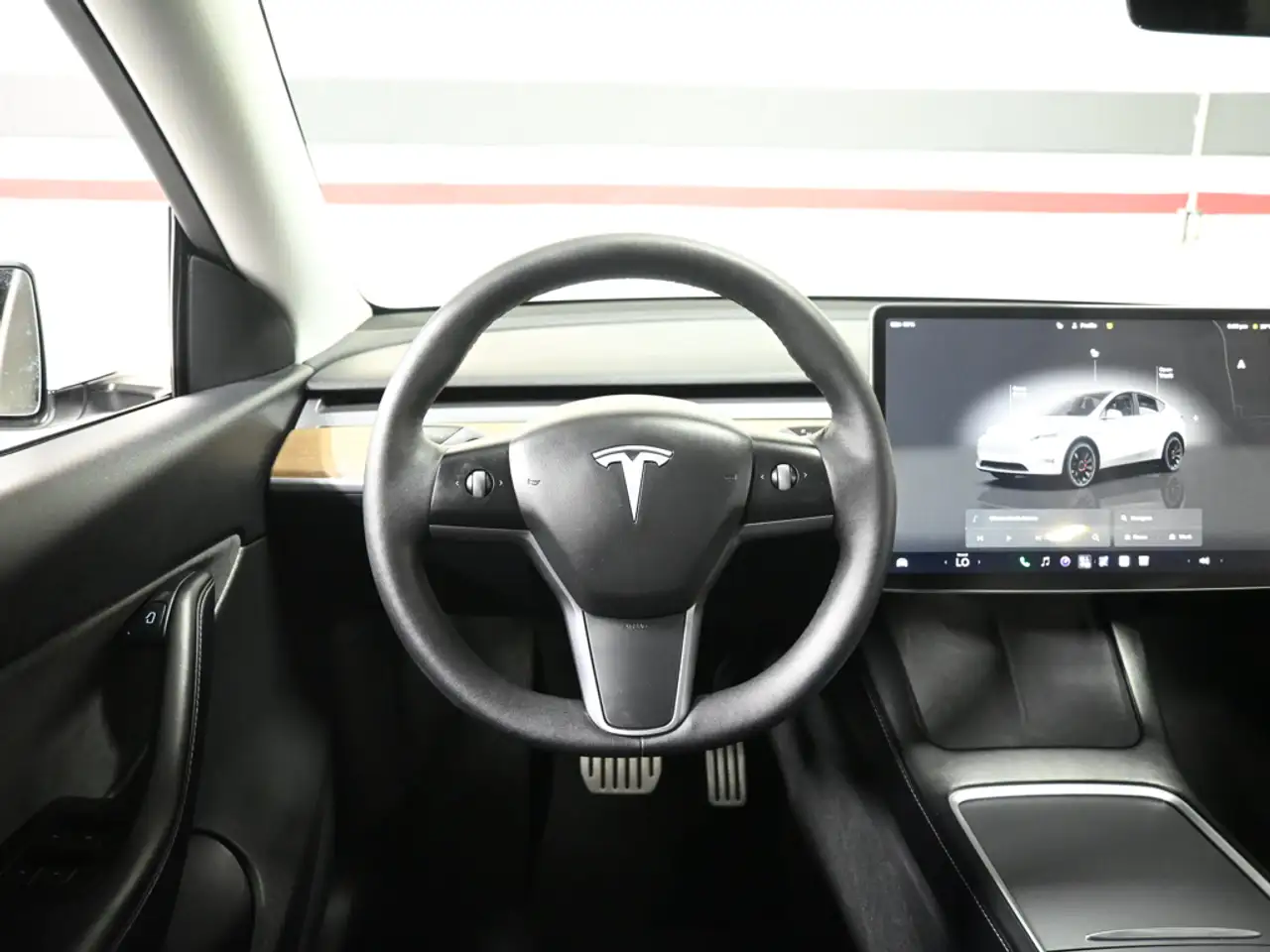 Tesla Model Y photo Tesla Model Y