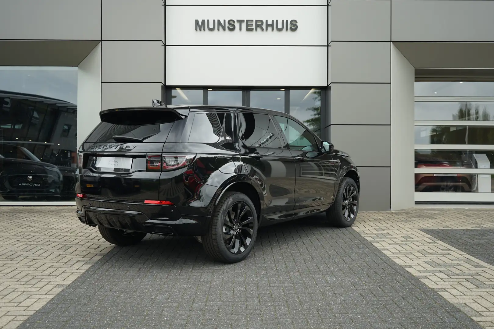 Land Rover Discovery Sport P270e PHEV Dynamic SE | Voorstoelen / Achterbank v Zwart - 2