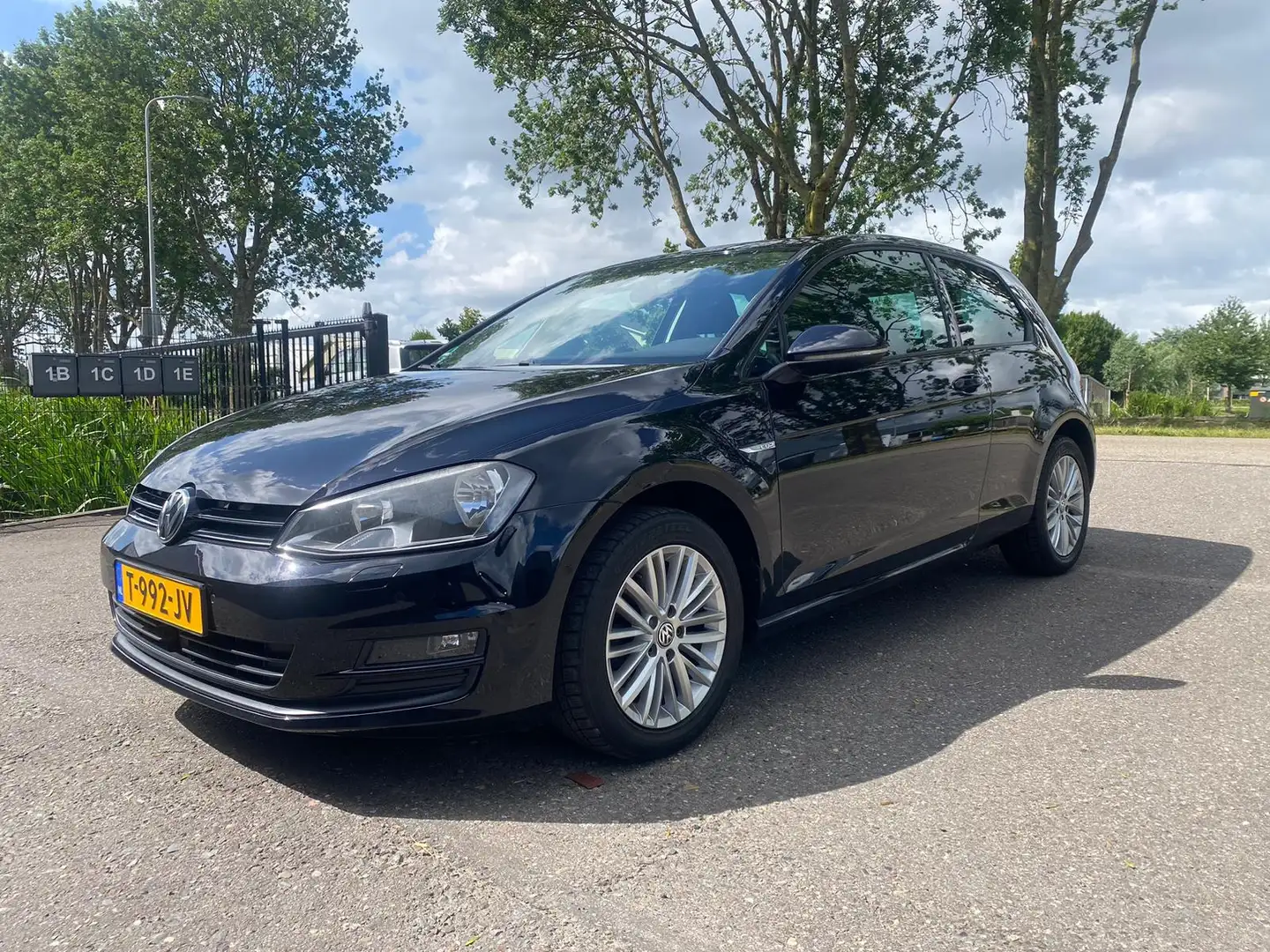Volkswagen Golf 1.2 TSI Trend Edition PARKEERSENSOREN STOELVERWARM Noir - 2