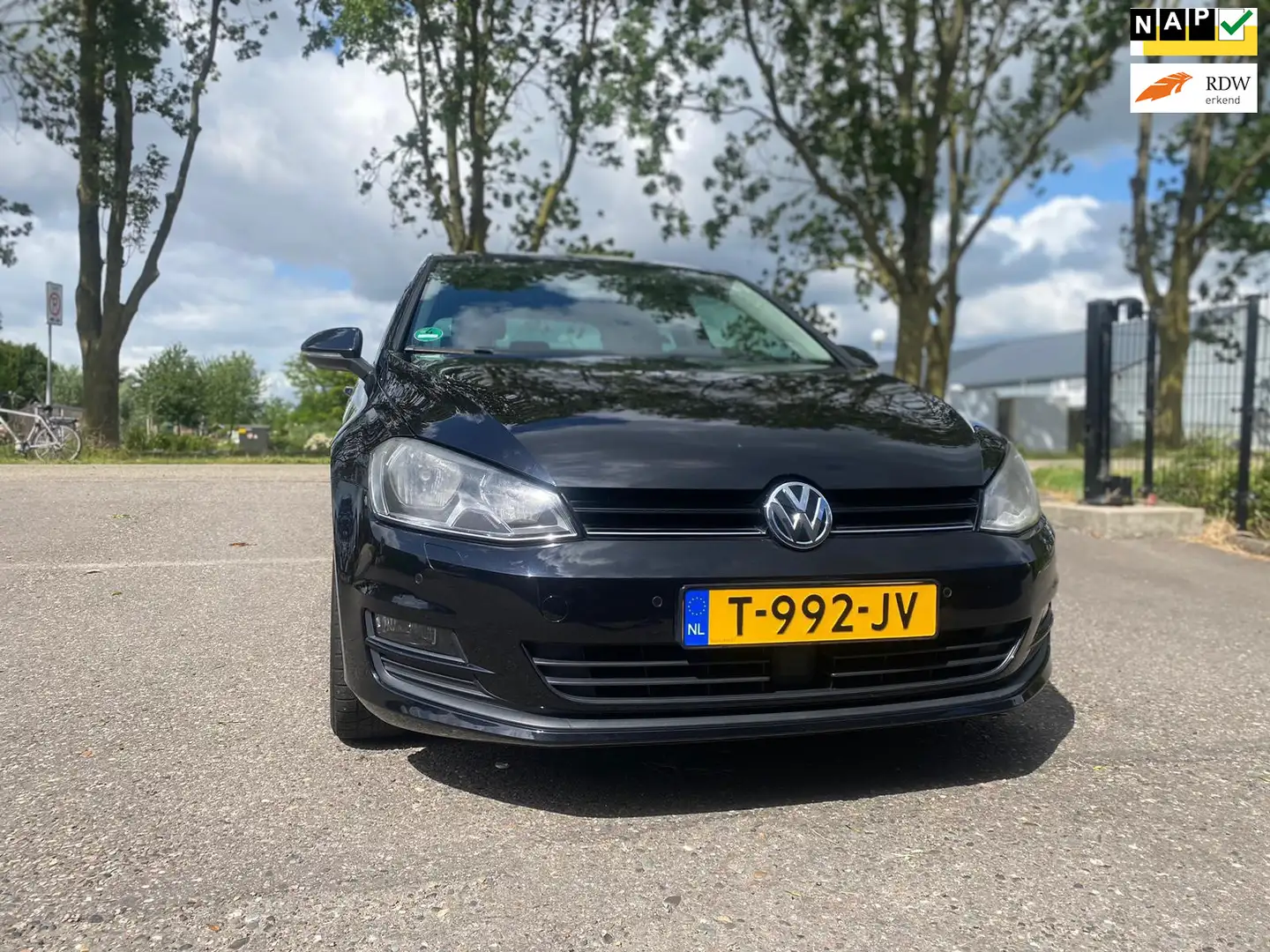 Volkswagen Golf 1.2 TSI Trend Edition PARKEERSENSOREN STOELVERWARM Noir - 1