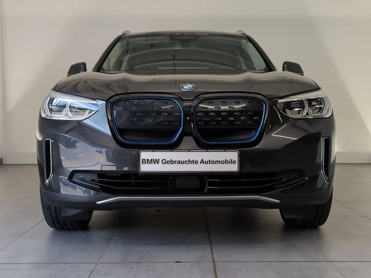 BMW iX3 sDrive75 Grau - 2