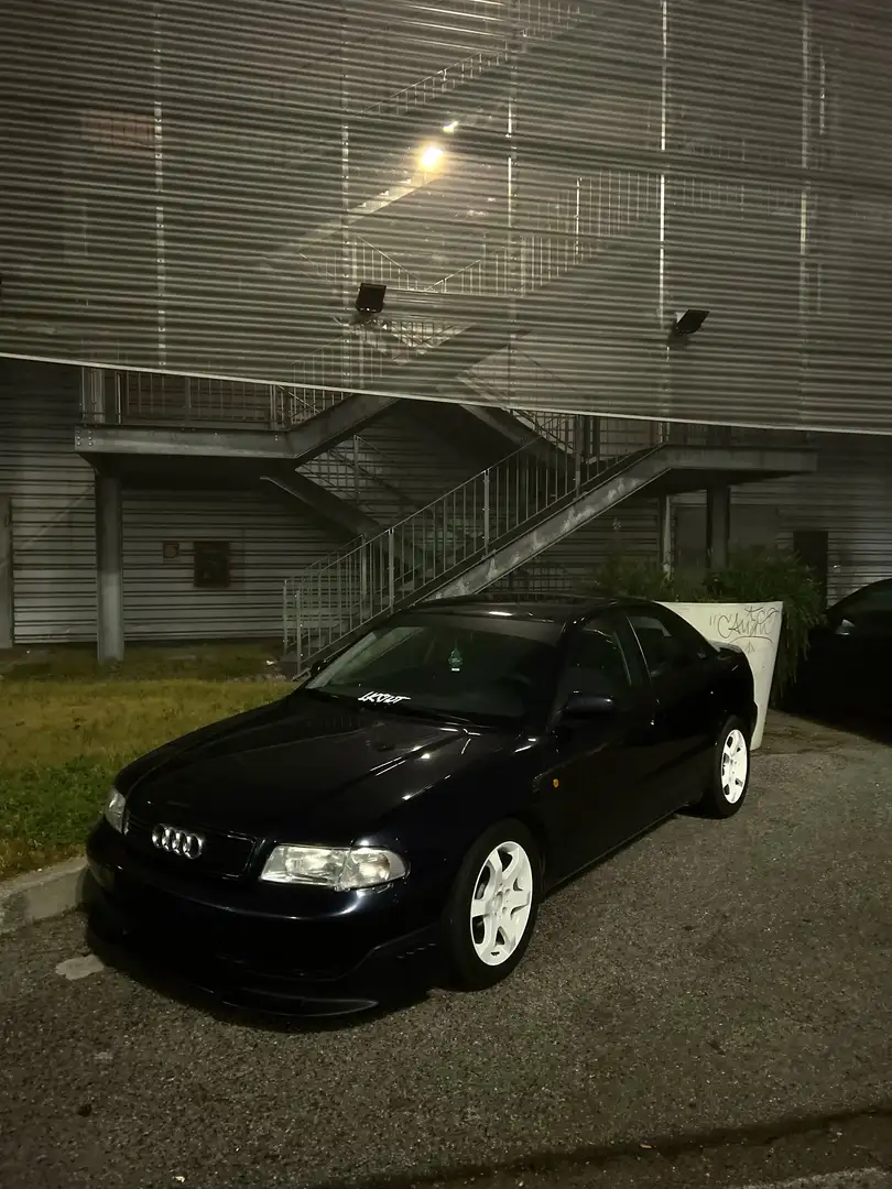 Audi A4 - 1
