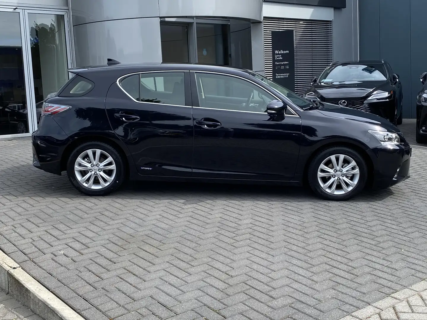 Lexus CT 200h Business Line NL-AUTO PARK-SENS NAVI CRUISE Zwart - 2