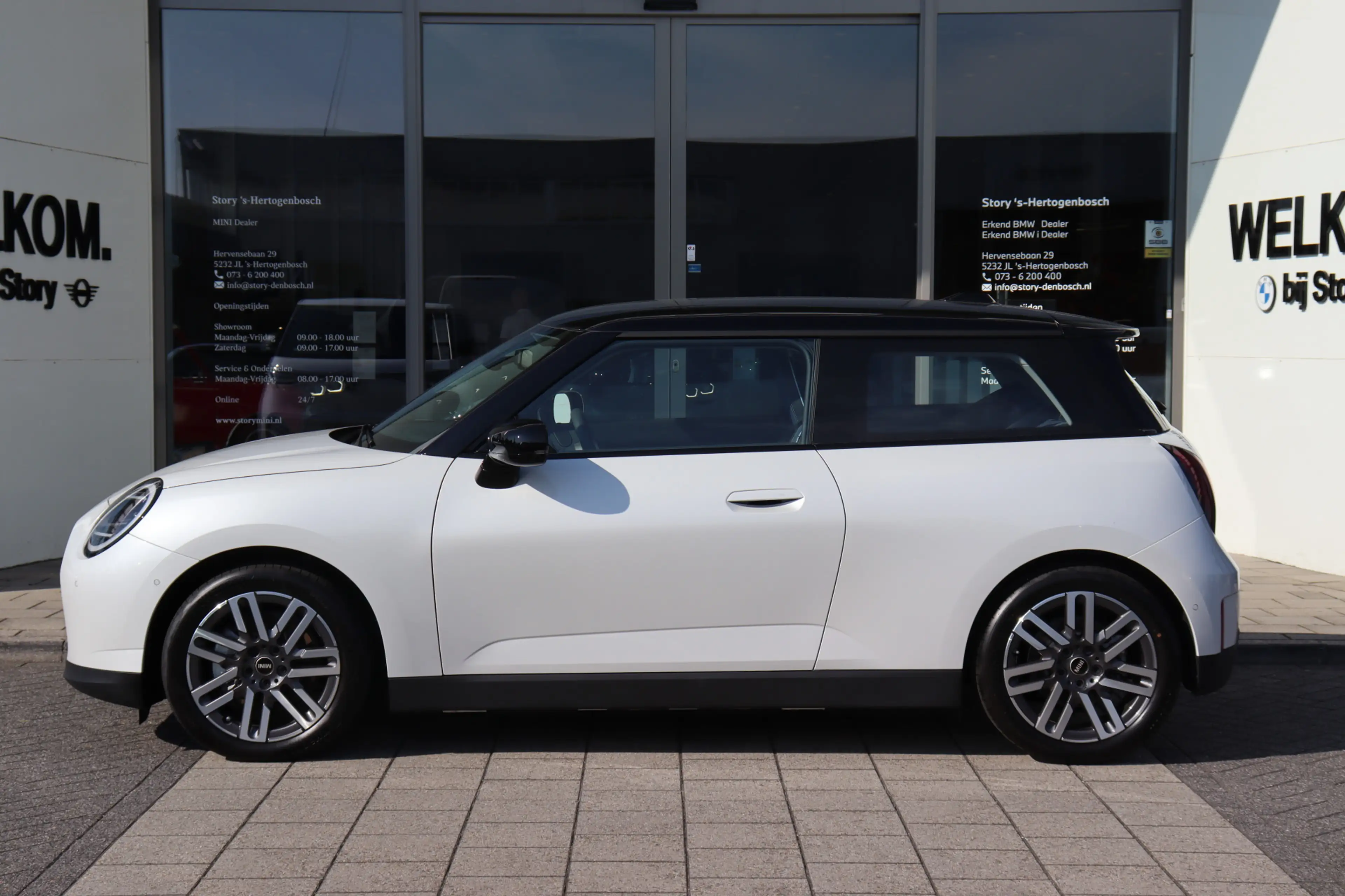 MINI Cooper E Hatchback / Classic / Pakket S / 17 inch Parallel — photo 4