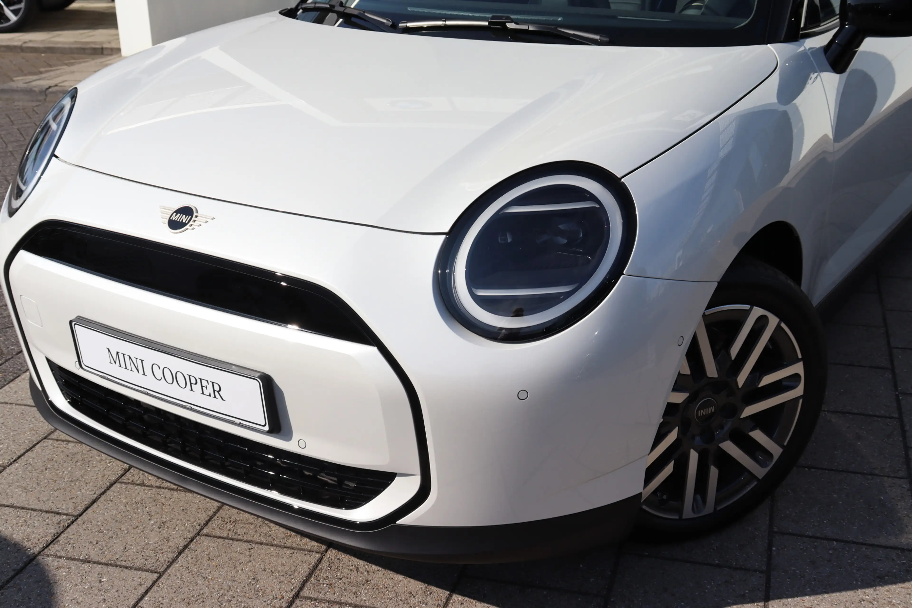 MINI Cooper E Hatchback / Classic / Pakket S / 17 inch Parallel — photo 2