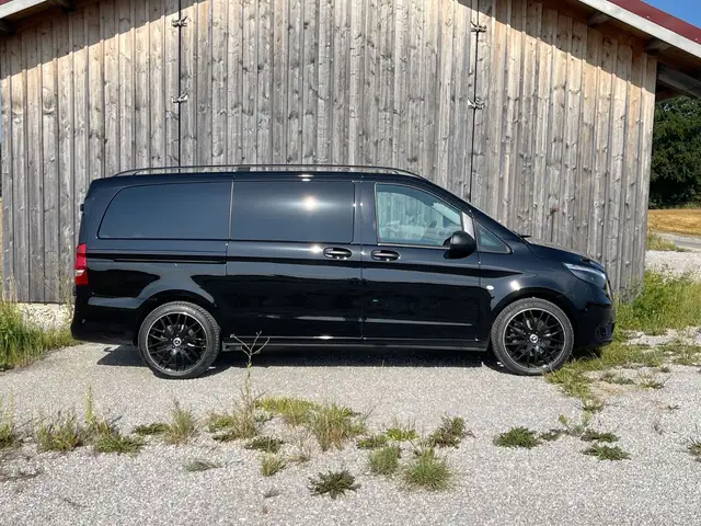 Mercedes-Benz Vito view 2