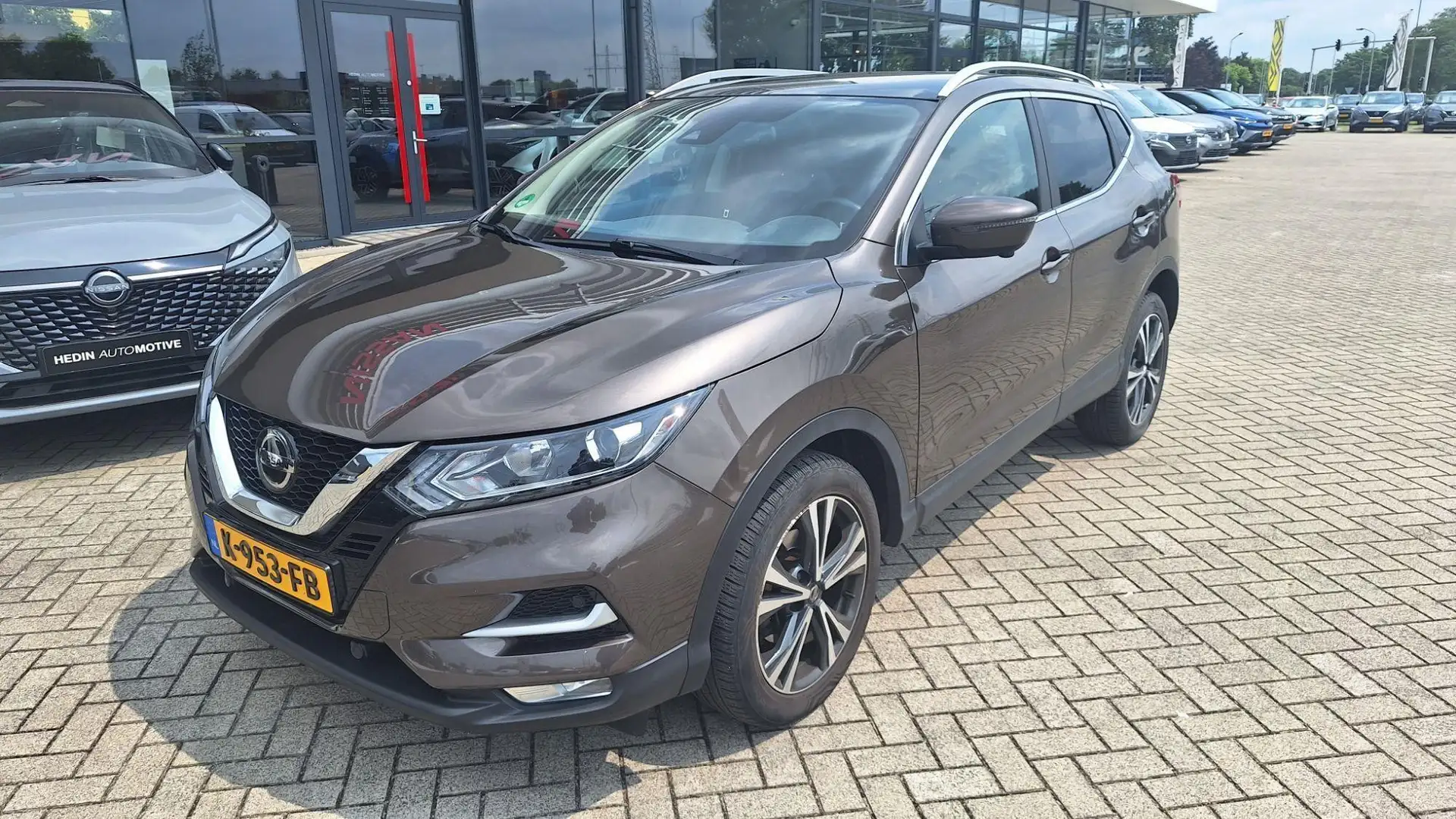 Nissan Qashqai 1.3 DIG-T 160 PK N-Connecta Navigatie | 360 Graden Bruin - 1