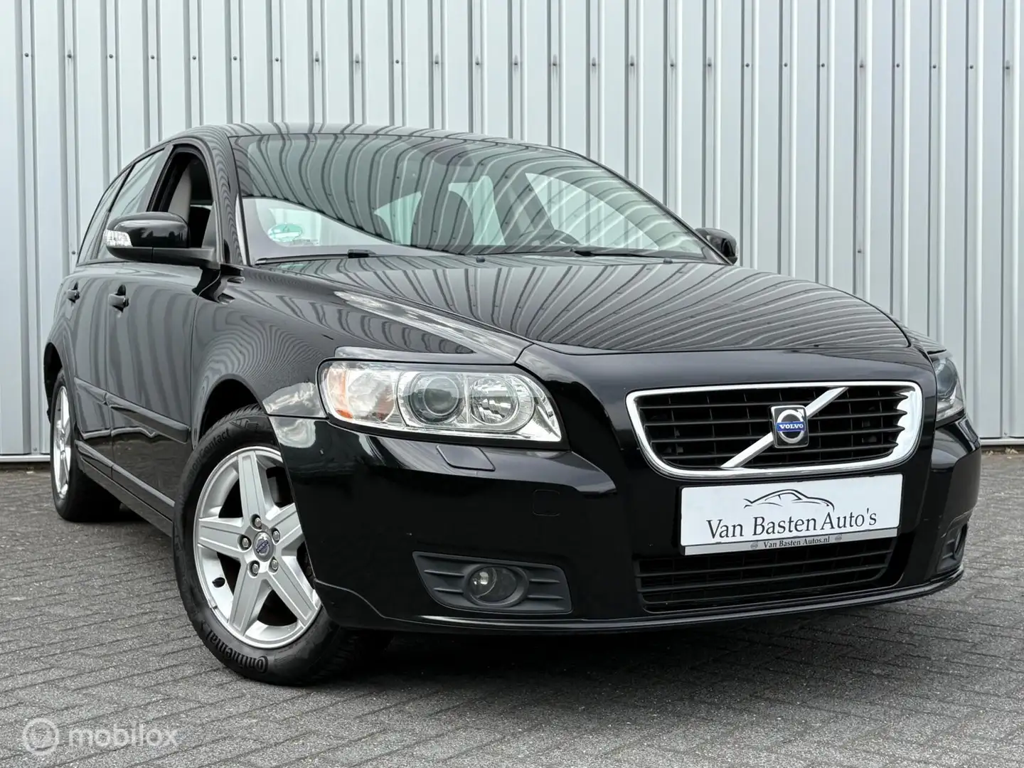 Volvo V50 2.4i Summum | Aut | Leder | 170pk | Youngtimer | V Zwart - 1