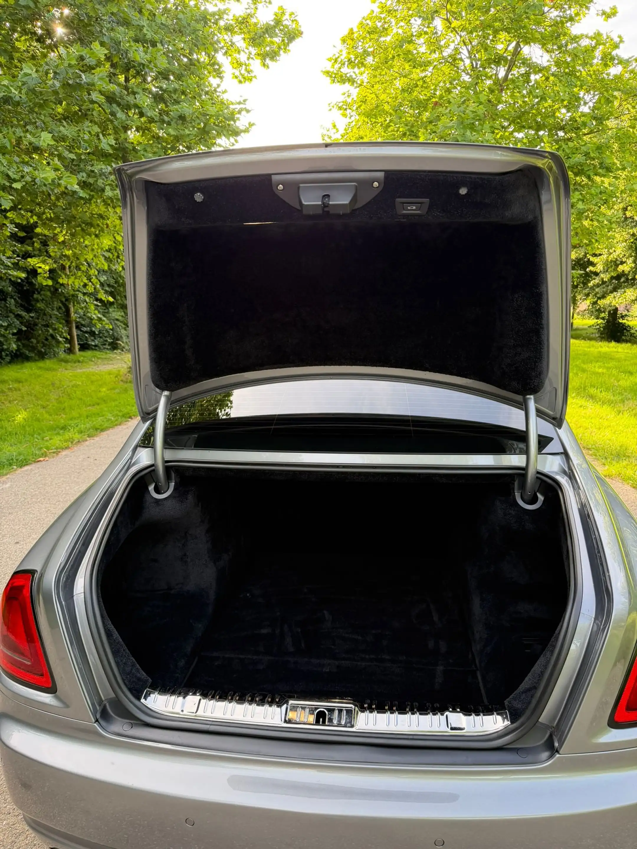 Rolls-Royce Ghost 6.6 V12 — photo 10