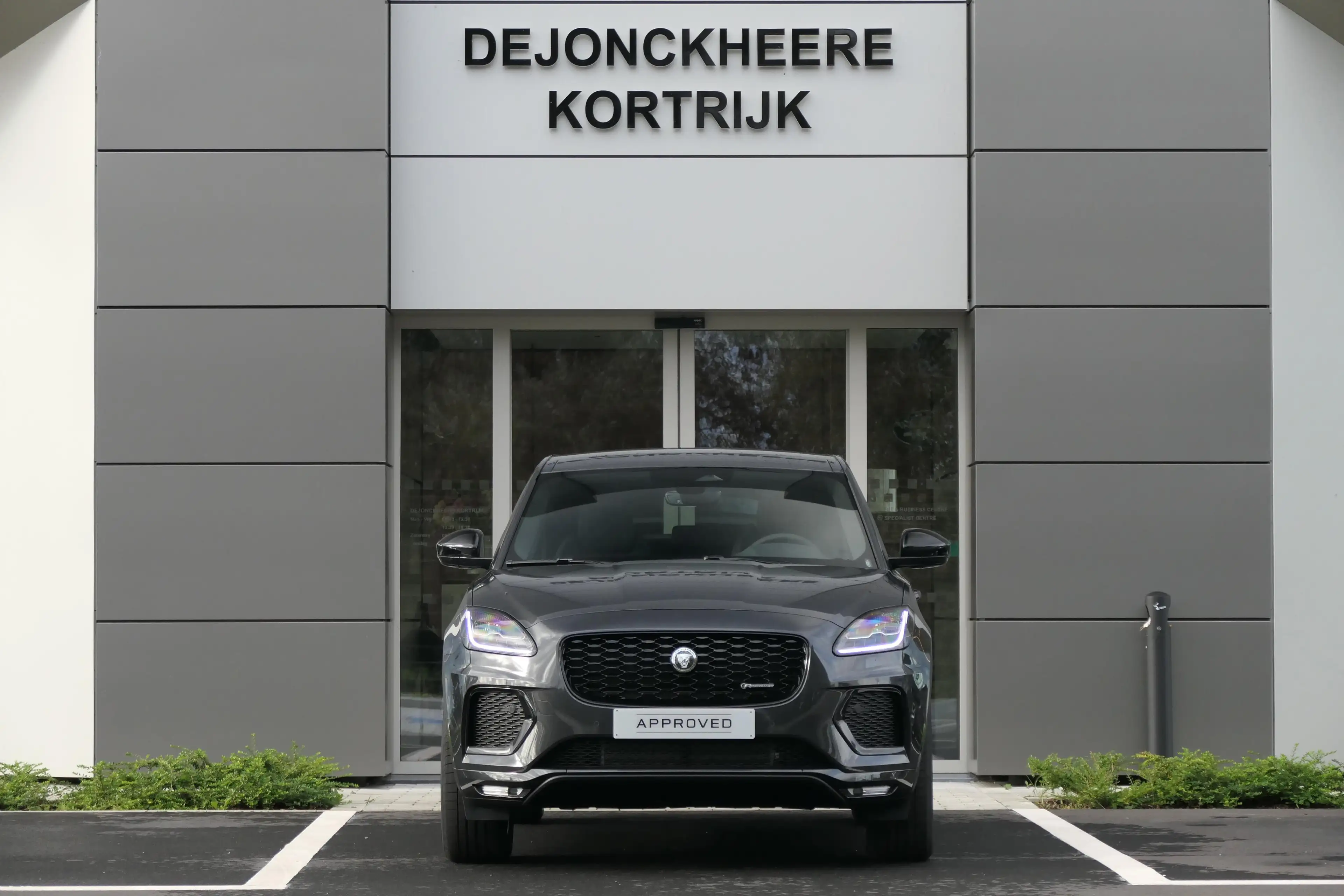 Jaguar E-Pace - 1.5 300PK R-DYNAMIC S HYBRID — photo 2