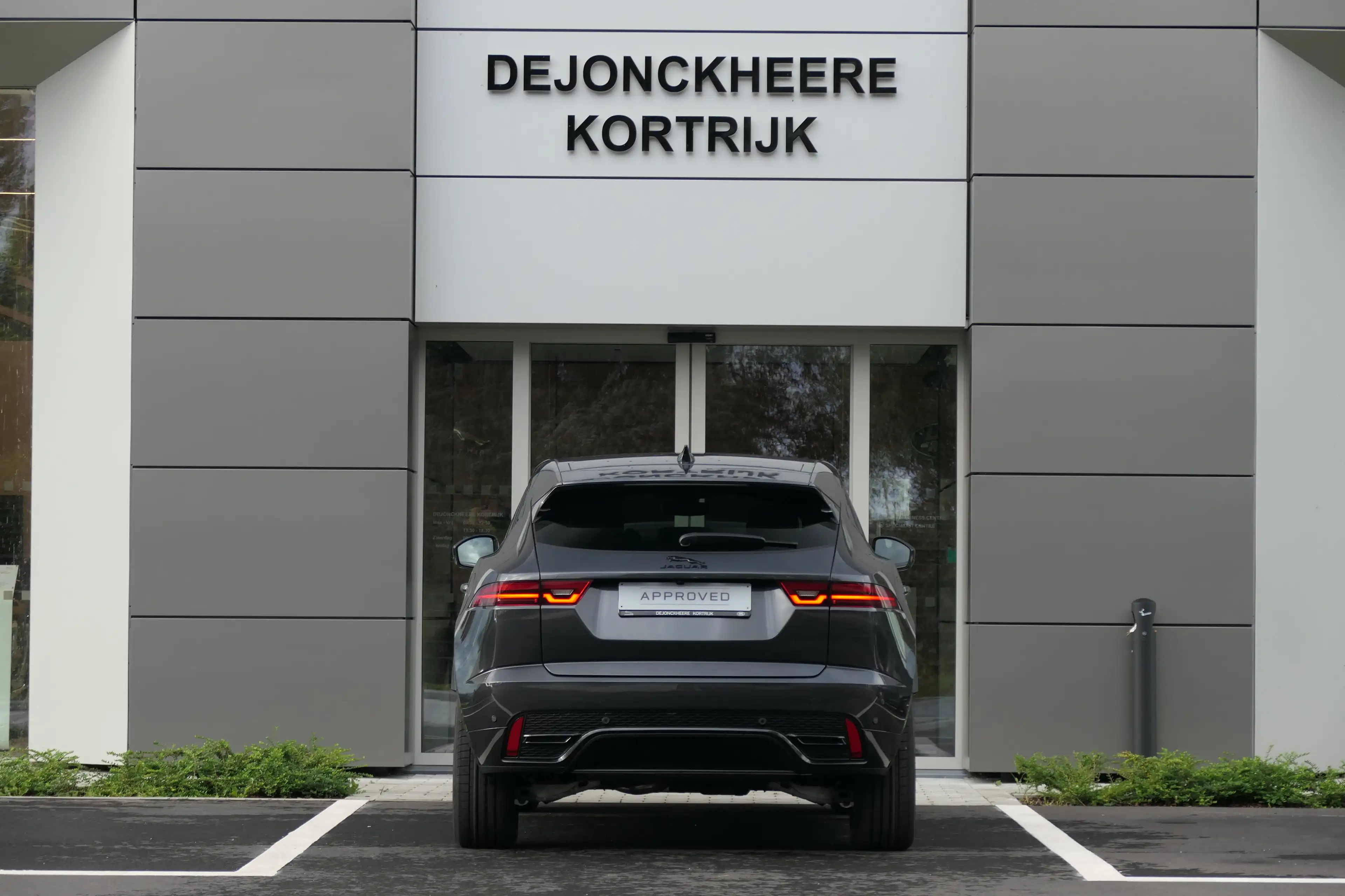 Jaguar E-Pace - 1.5 300PK R-DYNAMIC S HYBRID — photo 5
