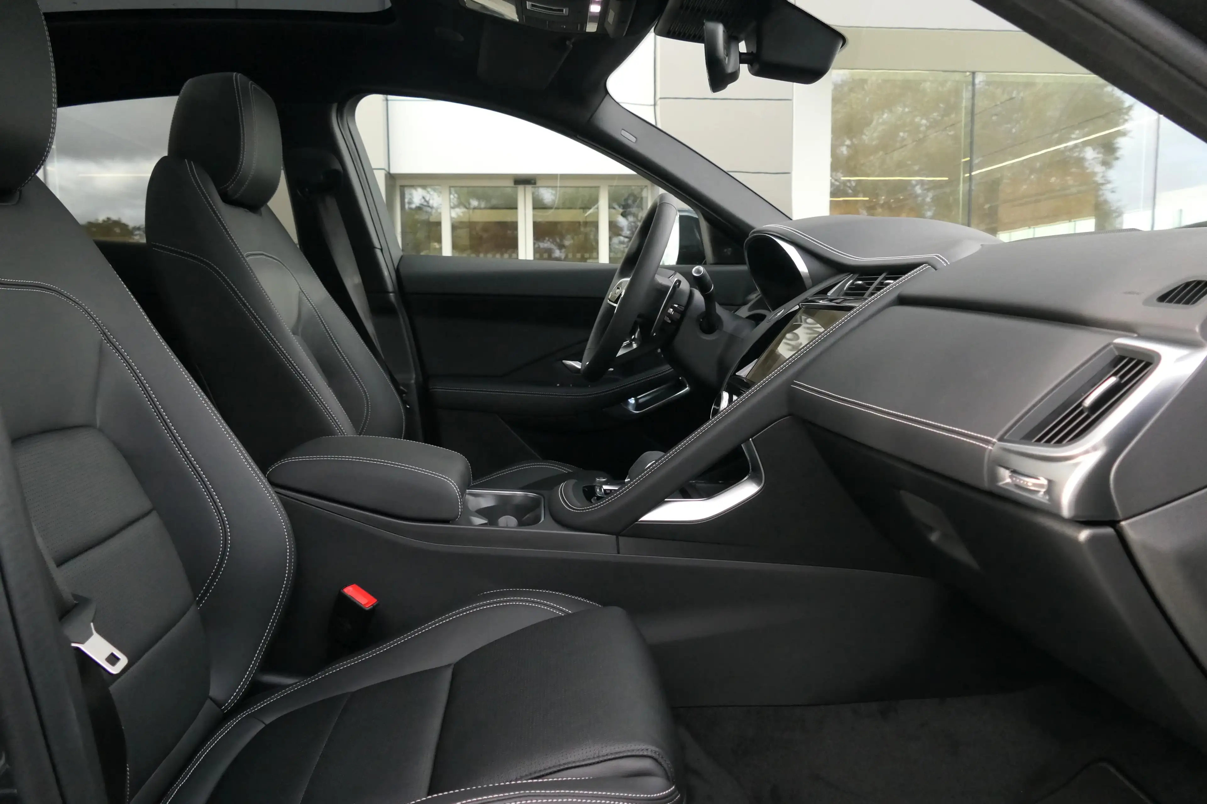 Jaguar E-Pace - 1.5 300PK R-DYNAMIC S HYBRID — photo 9