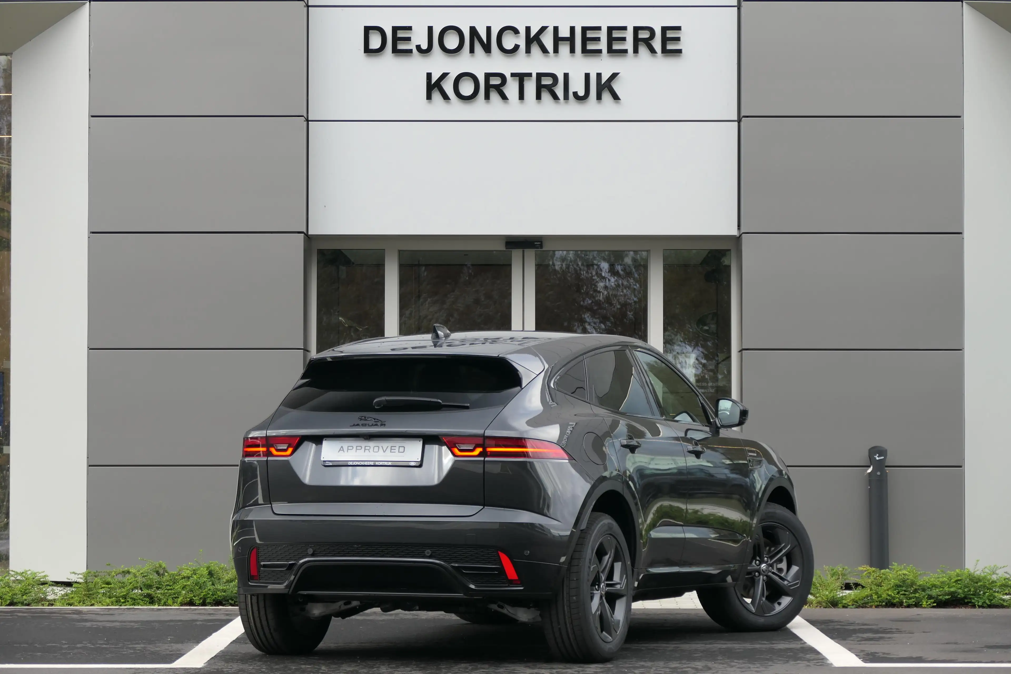 Jaguar E-Pace - 1.5 300PK R-DYNAMIC S HYBRID — photo 4