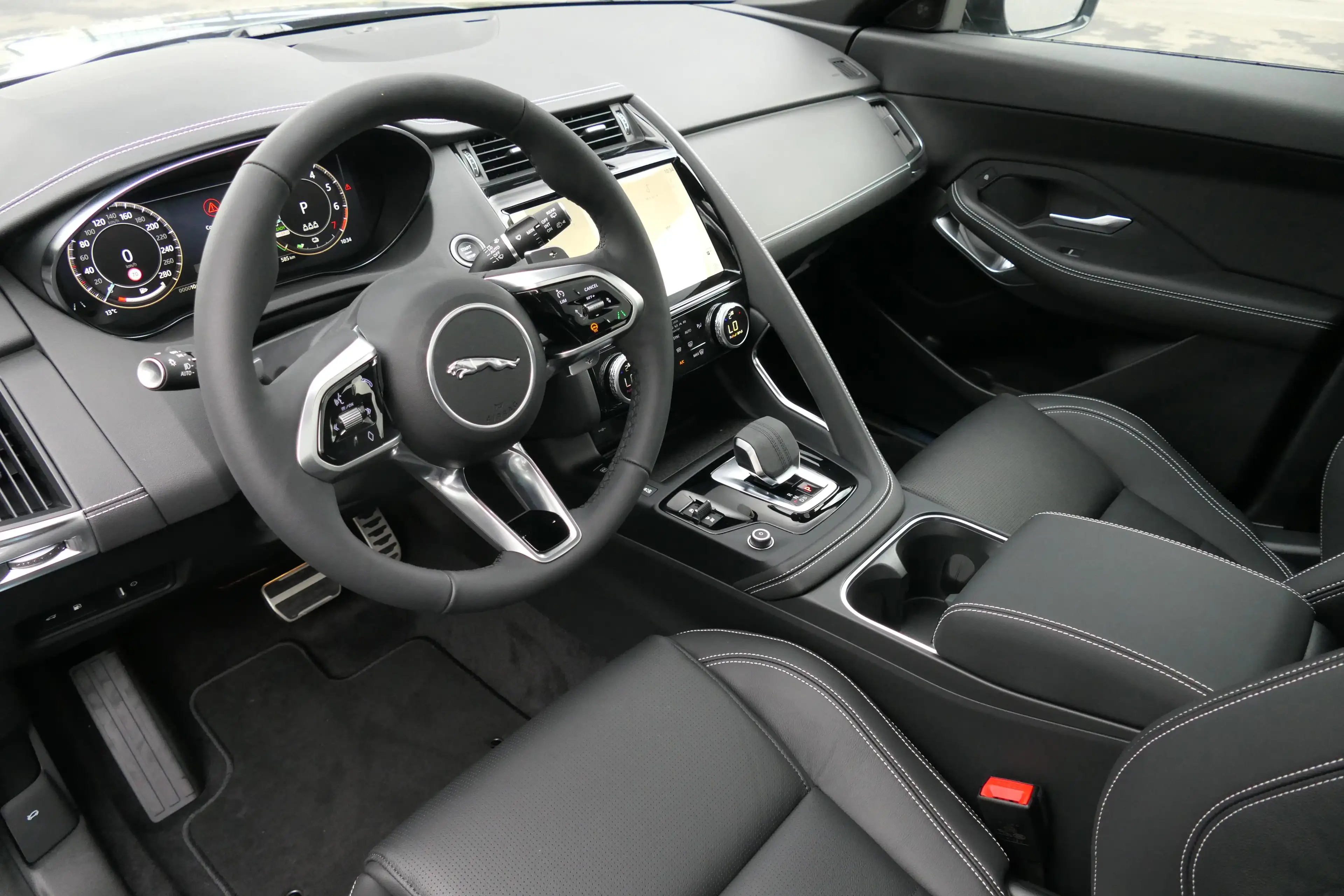 Jaguar E-Pace - 1.5 300PK R-DYNAMIC S HYBRID — photo 12