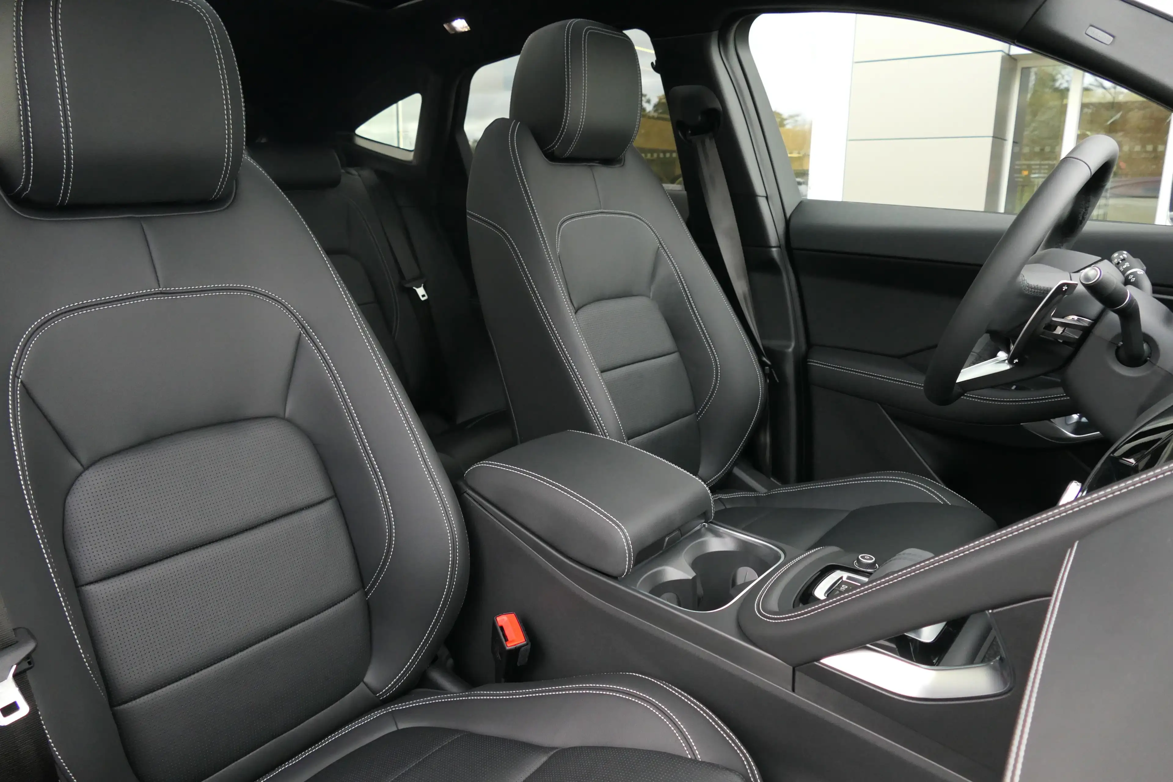 Jaguar E-Pace - 1.5 300PK R-DYNAMIC S HYBRID — photo 10