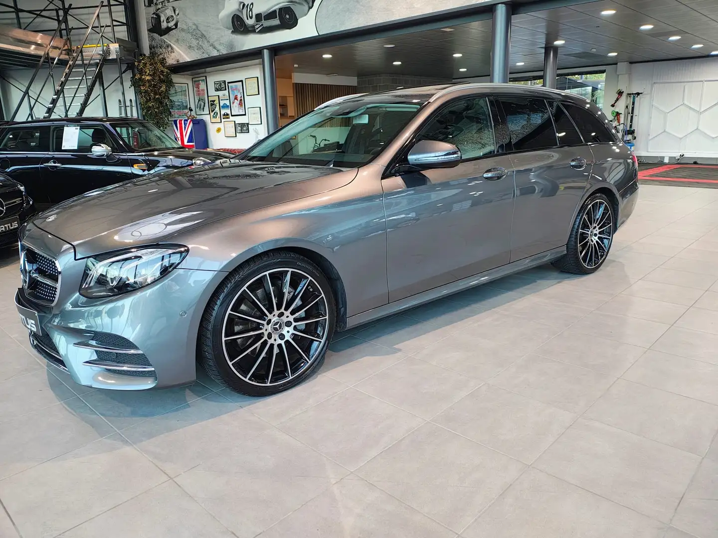 Mercedes-Benz E 250 E 250 T 9G-TRONIC AMG Line Grau - 1
