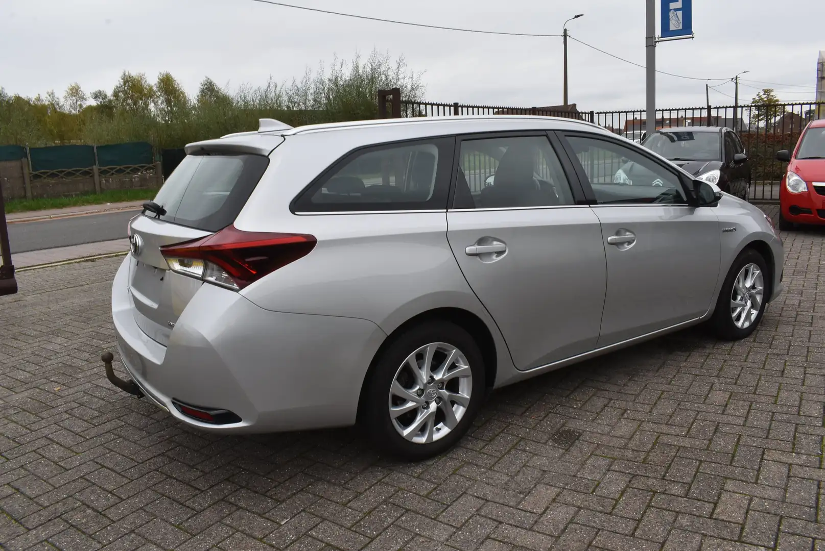 Toyota Auris SW HEV 1.8i HSD Business E-CVT Airco/GPS Argent - 2