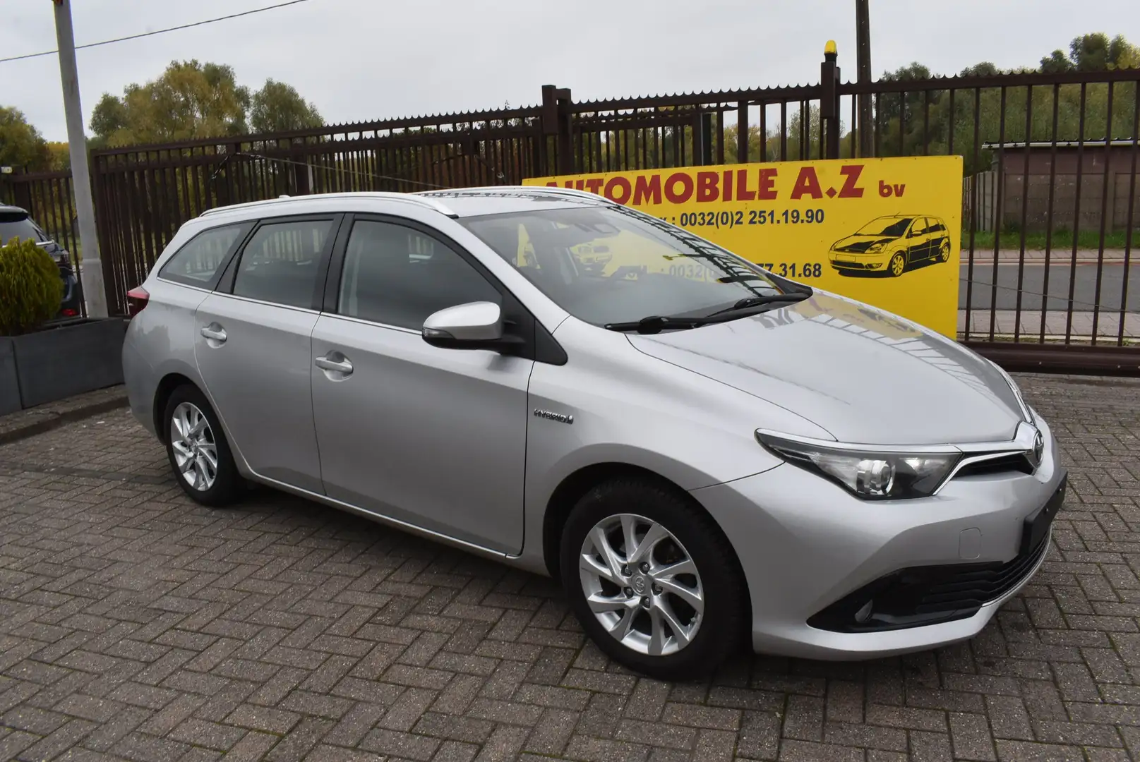 Toyota Auris SW HEV 1.8i HSD Business E-CVT Airco/GPS Argent - 1