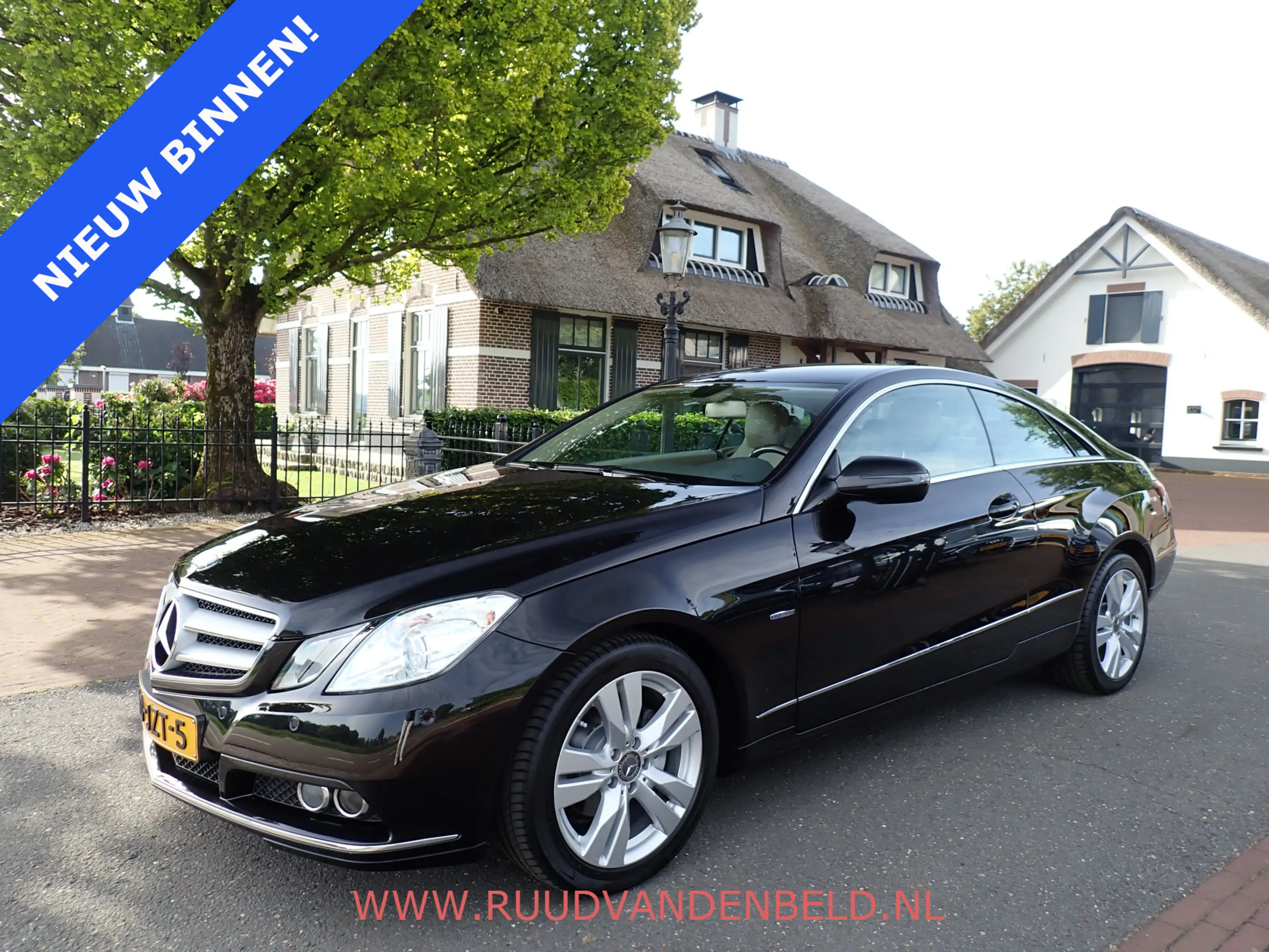 Mercedes-Benz E 250 Coupé CGI Elegance / MEMORY / LEDER / CRUISE / BLU