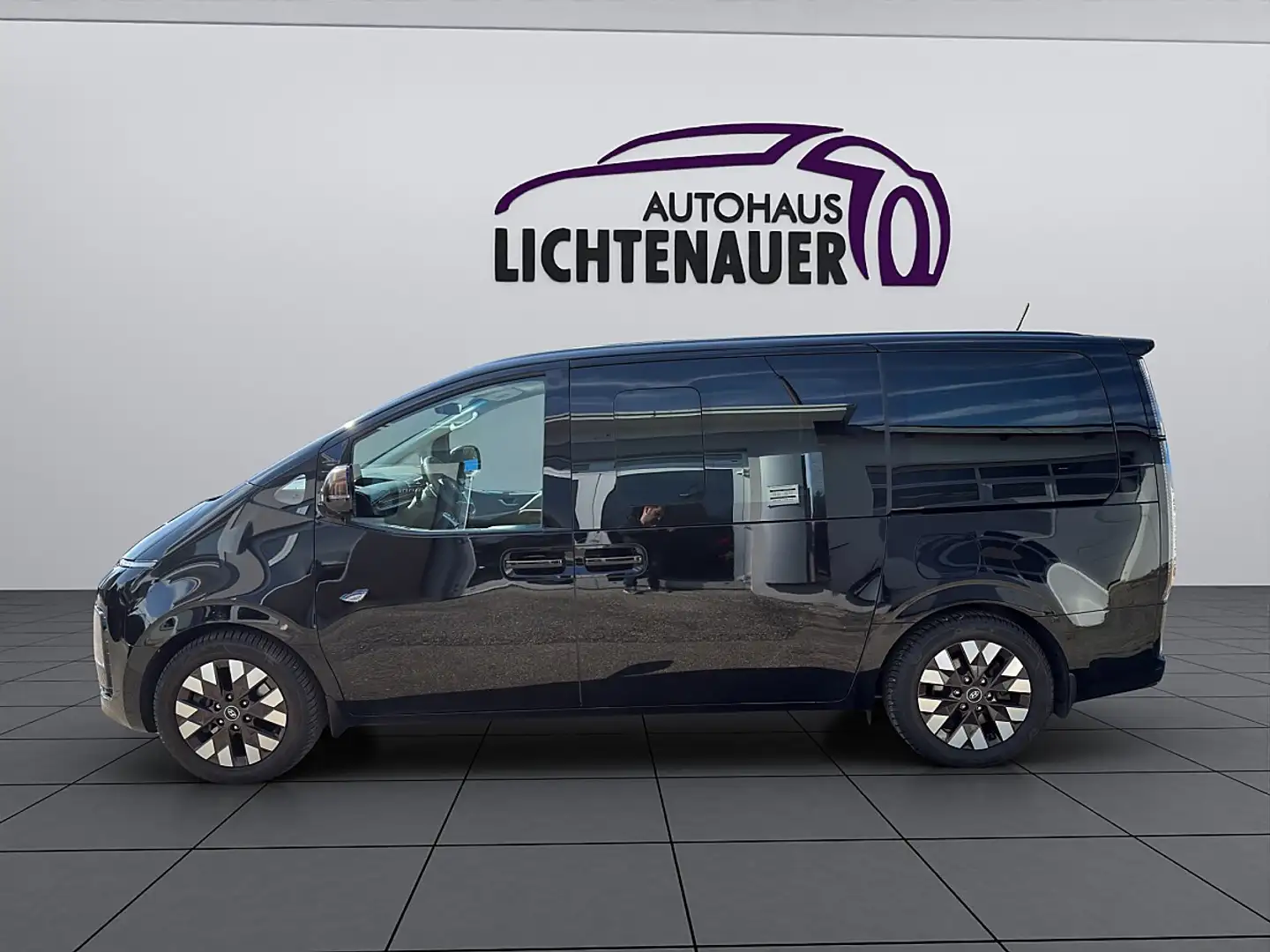 Hyundai STARIA Staria Bus 2,2 CRDi Luxury Line 4WD DCT Aut. Braun - 2