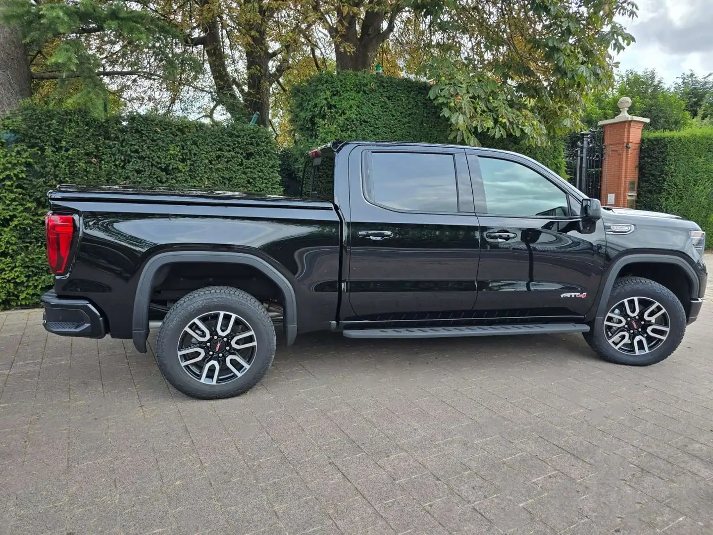 GMC Sierra AT4 CREW CAB 6.2 V8 € 69.900,-excl btw Noir - 2