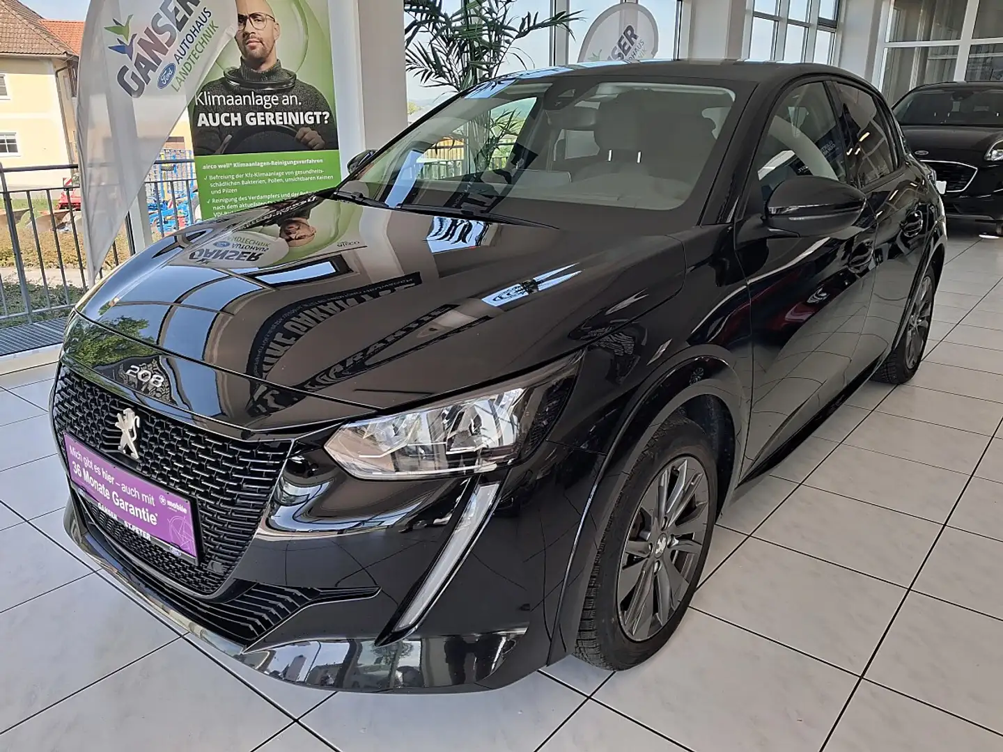Peugeot e-208 50kWh Allure Pack Schwarz - 1