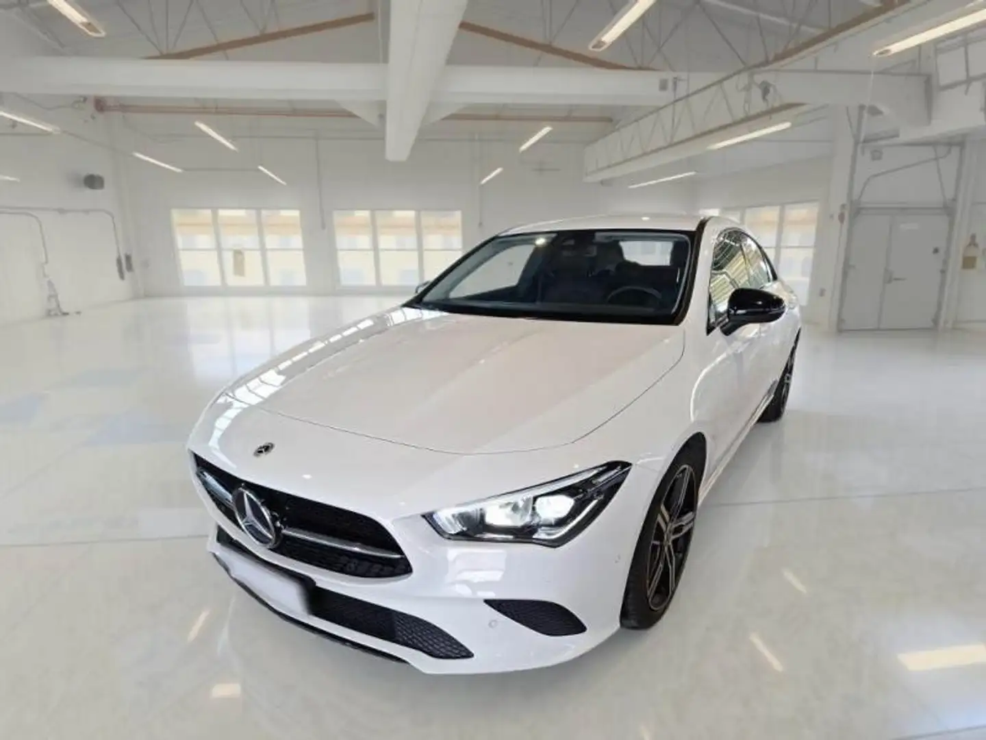 Mercedes-Benz CLA 180 CLA Coupe 180 d Sport auto Bianco - 2