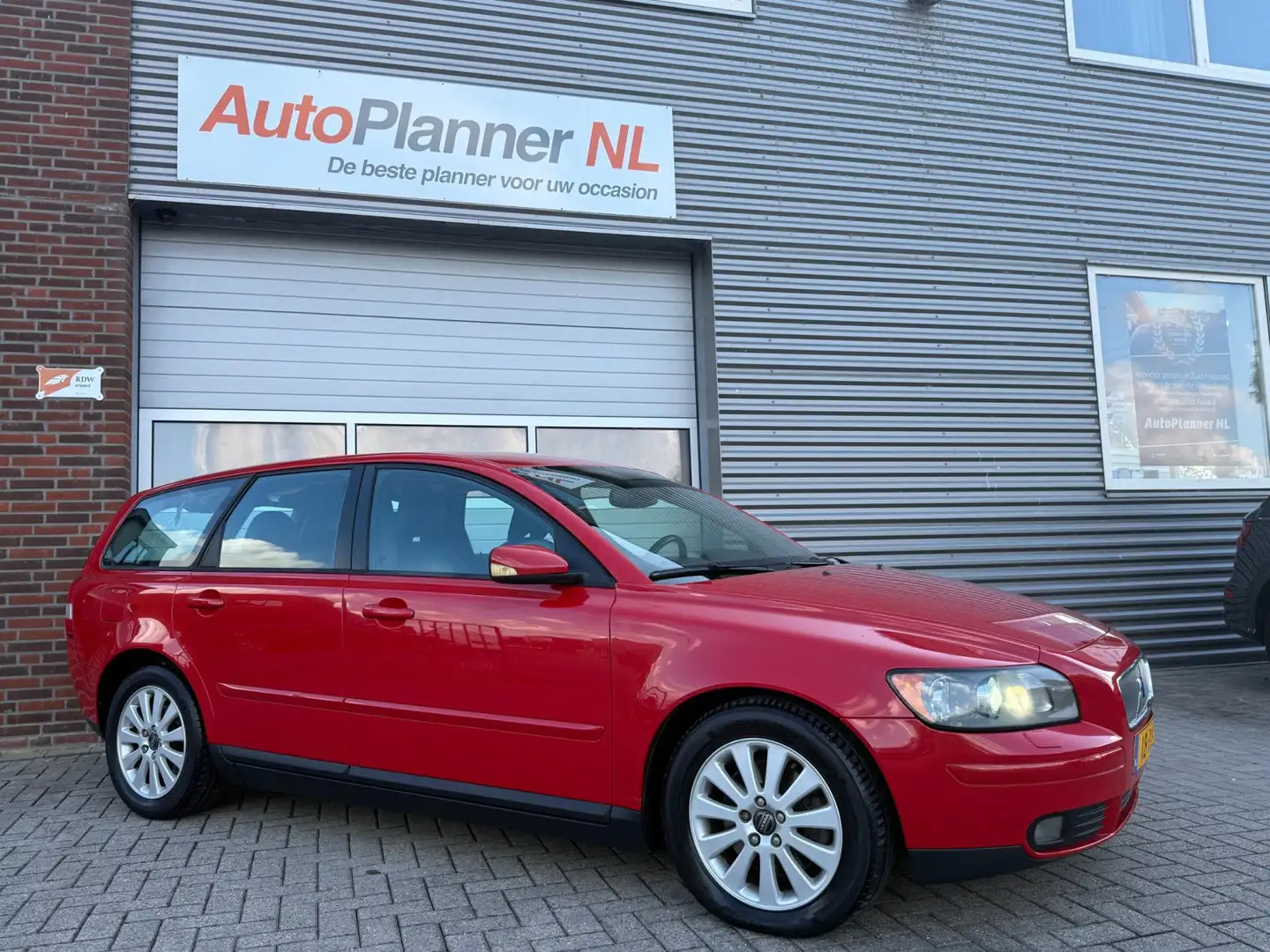Volvo V50 2.4i Summum! Clima! Cruise Control! Leder! Rood - 2