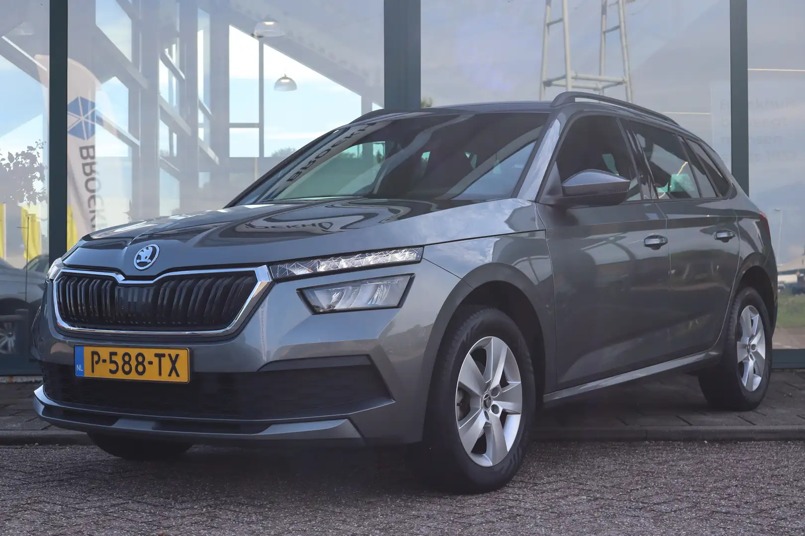 Skoda Kamiq 110PK 1.0 TSI Sport Business | Apple Carplay/Andro Grijs - 1