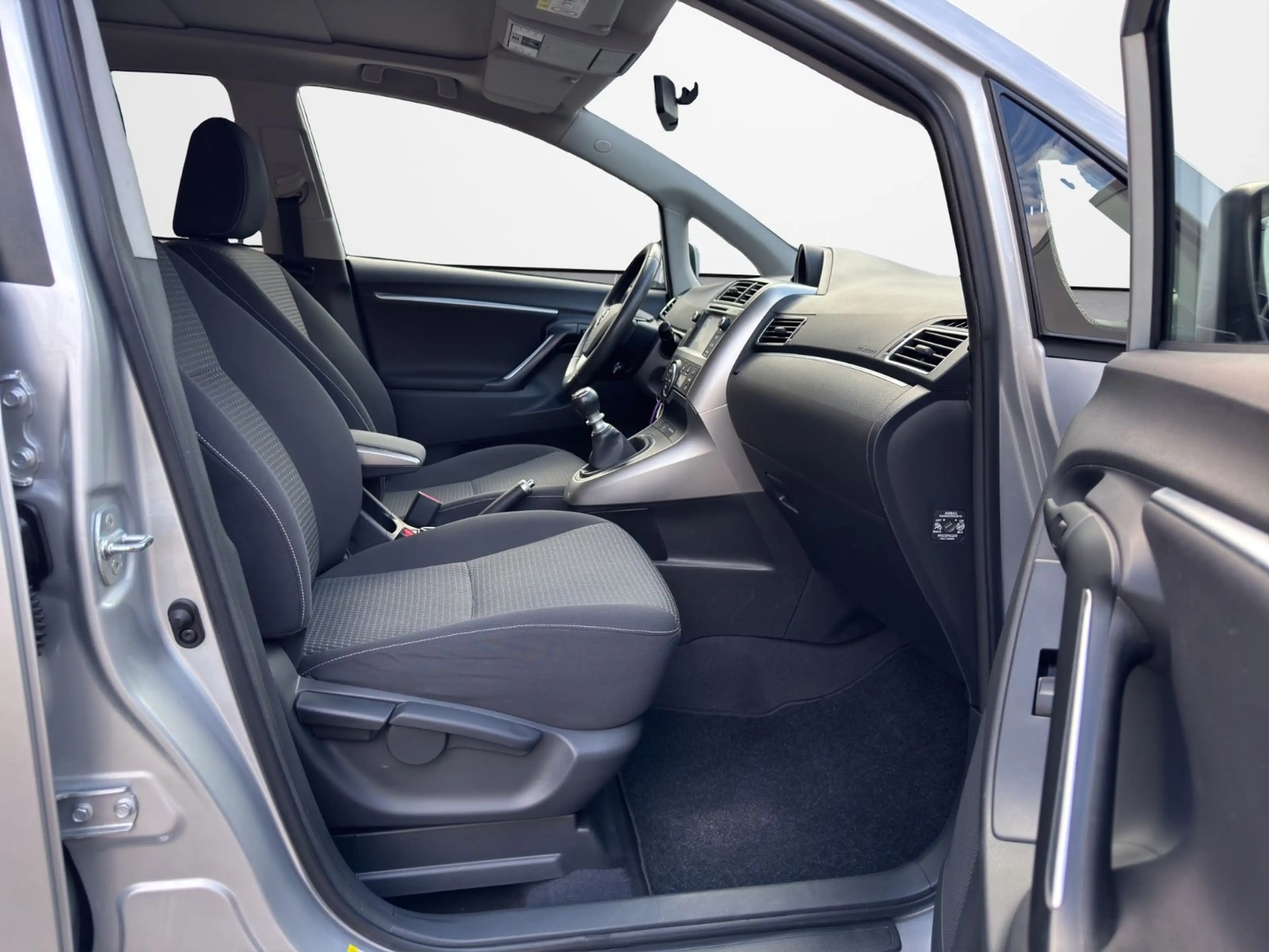 Toyota Verso 1.6 l*6 GANG*PANORAMA*NAVI*KAMERA*AHK* — photo 11