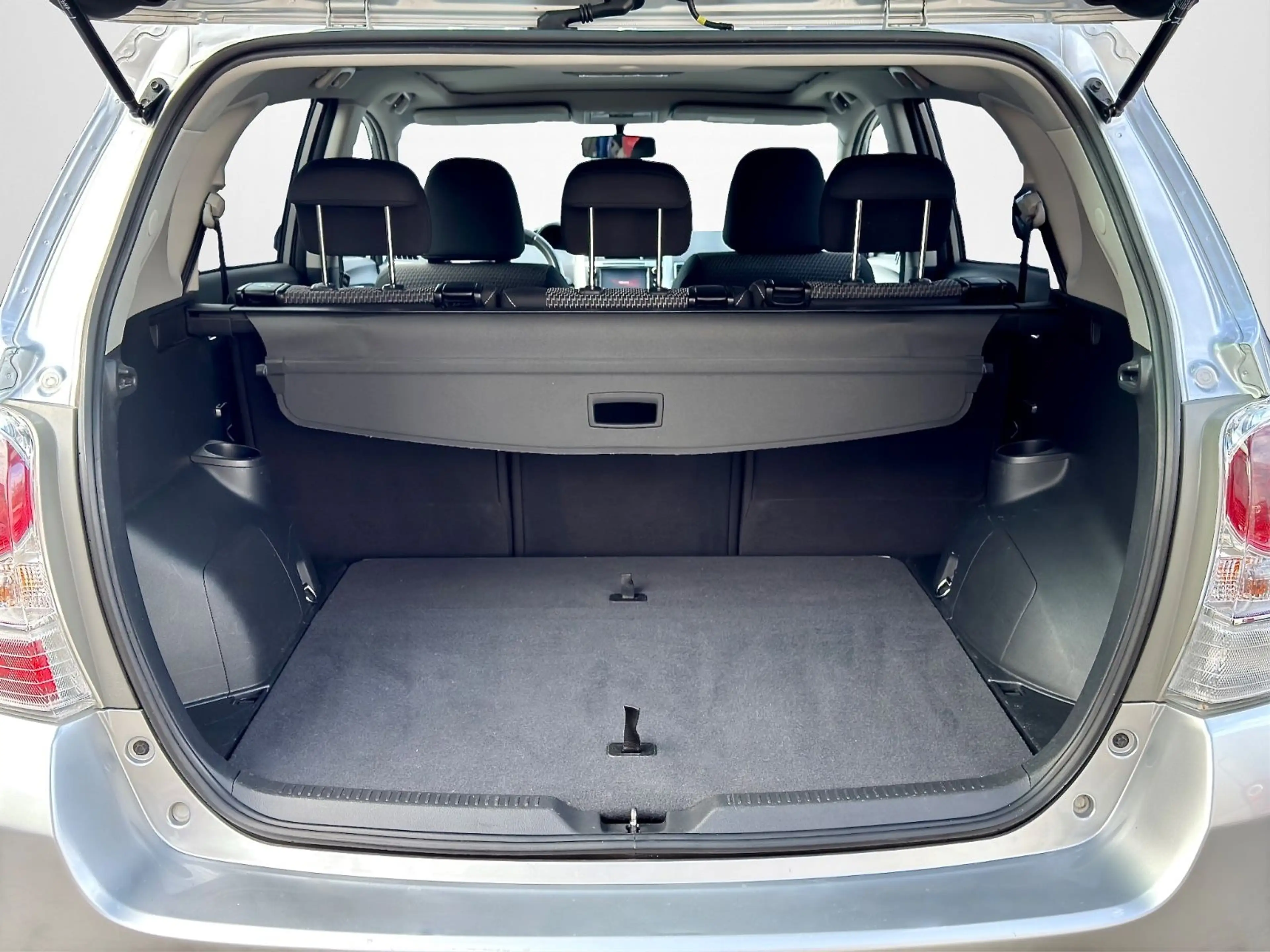 Toyota Verso 1.6 l*6 GANG*PANORAMA*NAVI*KAMERA*AHK* — photo 9