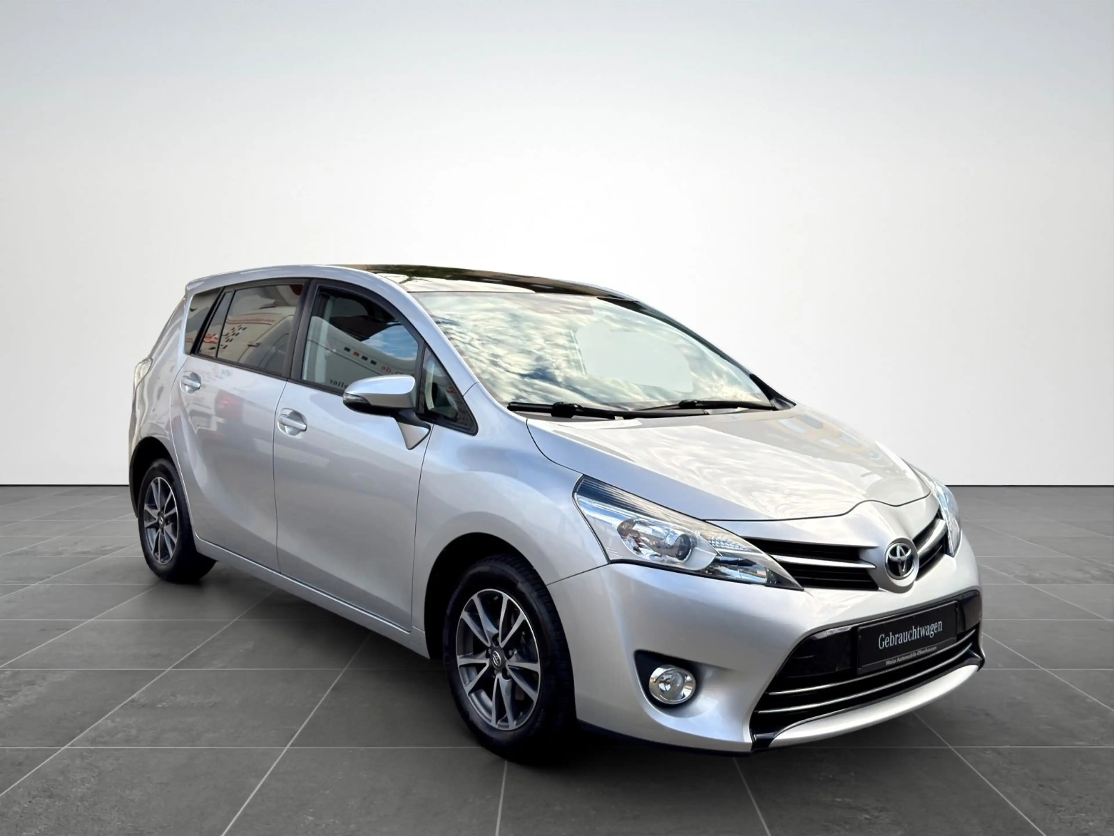 Toyota Verso 1.6 l*6 GANG*PANORAMA*NAVI*KAMERA*AHK* — photo 2