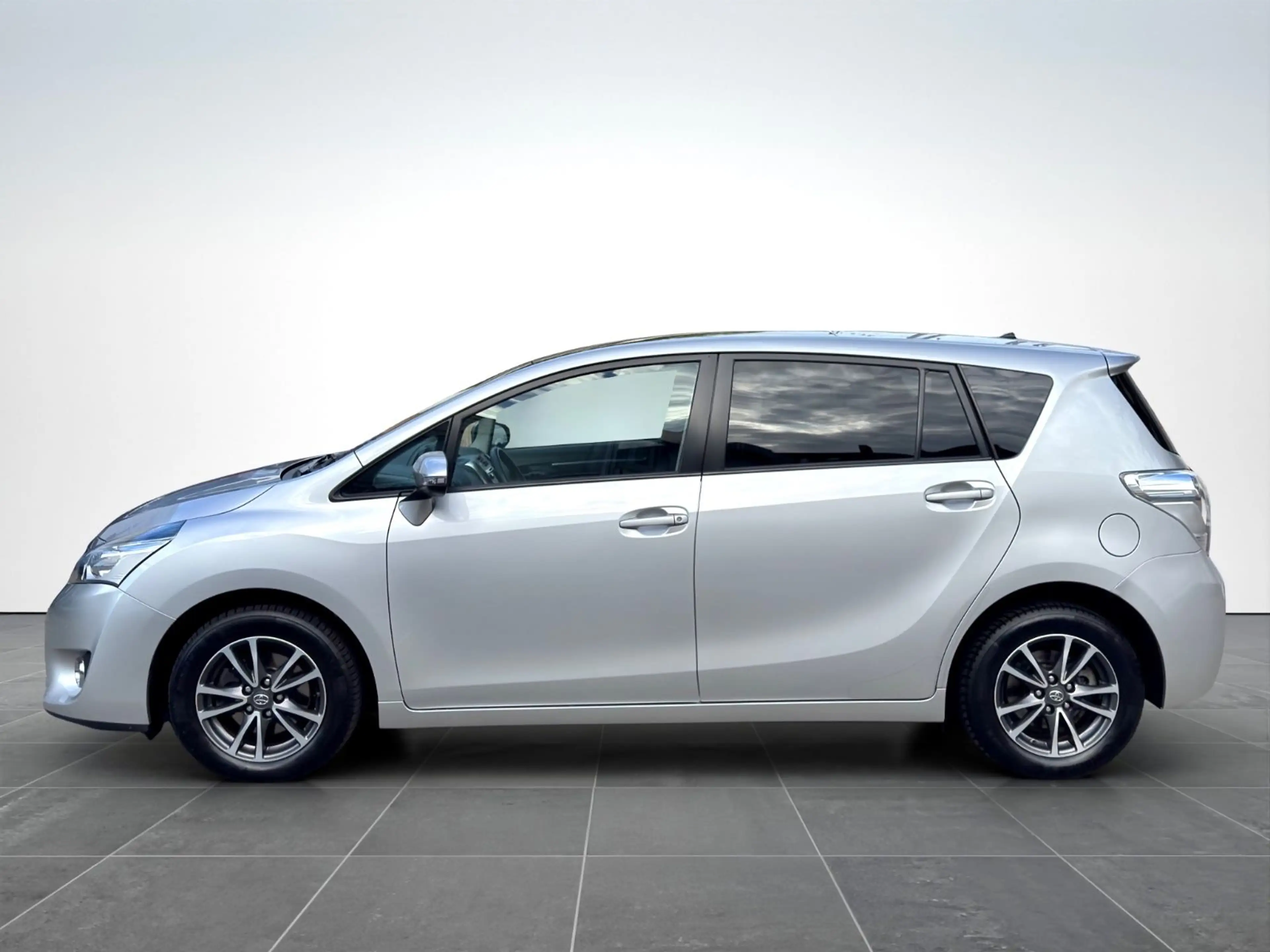 Toyota Verso 1.6 l*6 GANG*PANORAMA*NAVI*KAMERA*AHK* — photo 5