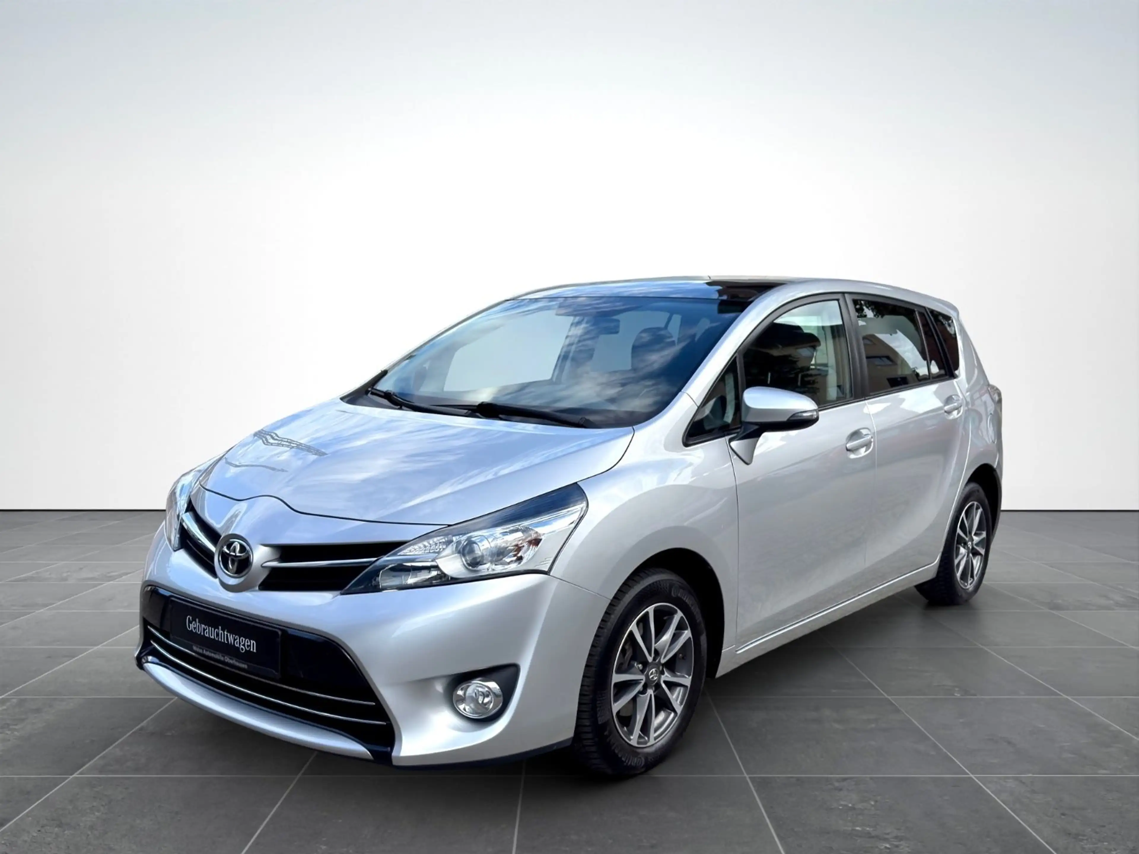 Toyota Verso 1.6 l*6 GANG*PANORAMA*NAVI*KAMERA*AHK*