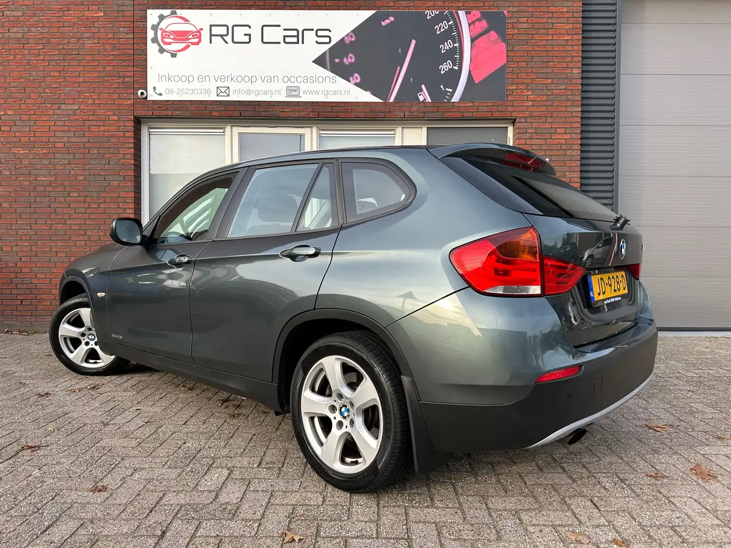 BMW X1 SDrive18i Executive / Clima / PDC / LM / Stoelverw Groen - 2